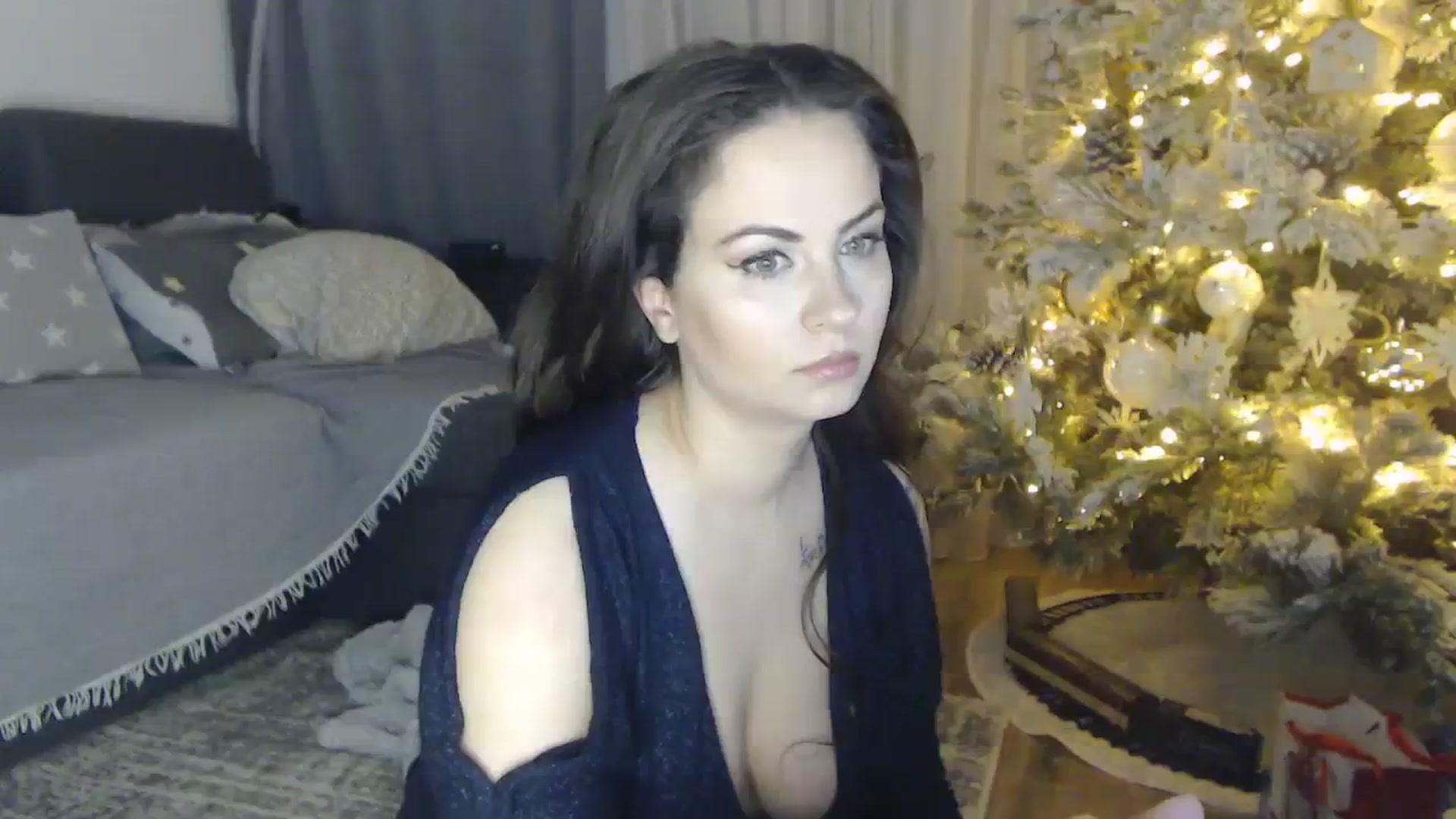 Gallery image thumbnail from ASweetJessie's myfreecams stream on, 12/24/2023, 18:43 image 4 of 20