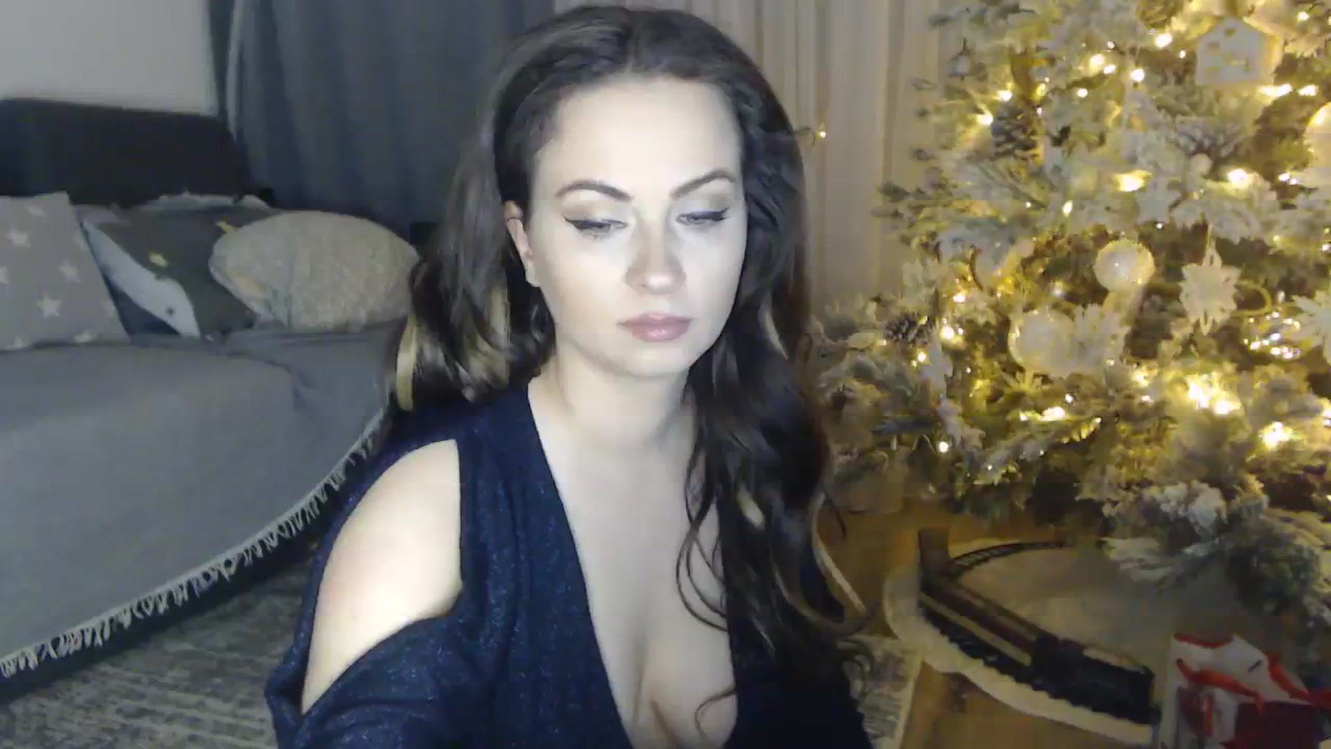 Gallery image thumbnail from ASweetJessie's myfreecams stream on, 12/24/2023, 18:43 image 10 of 20