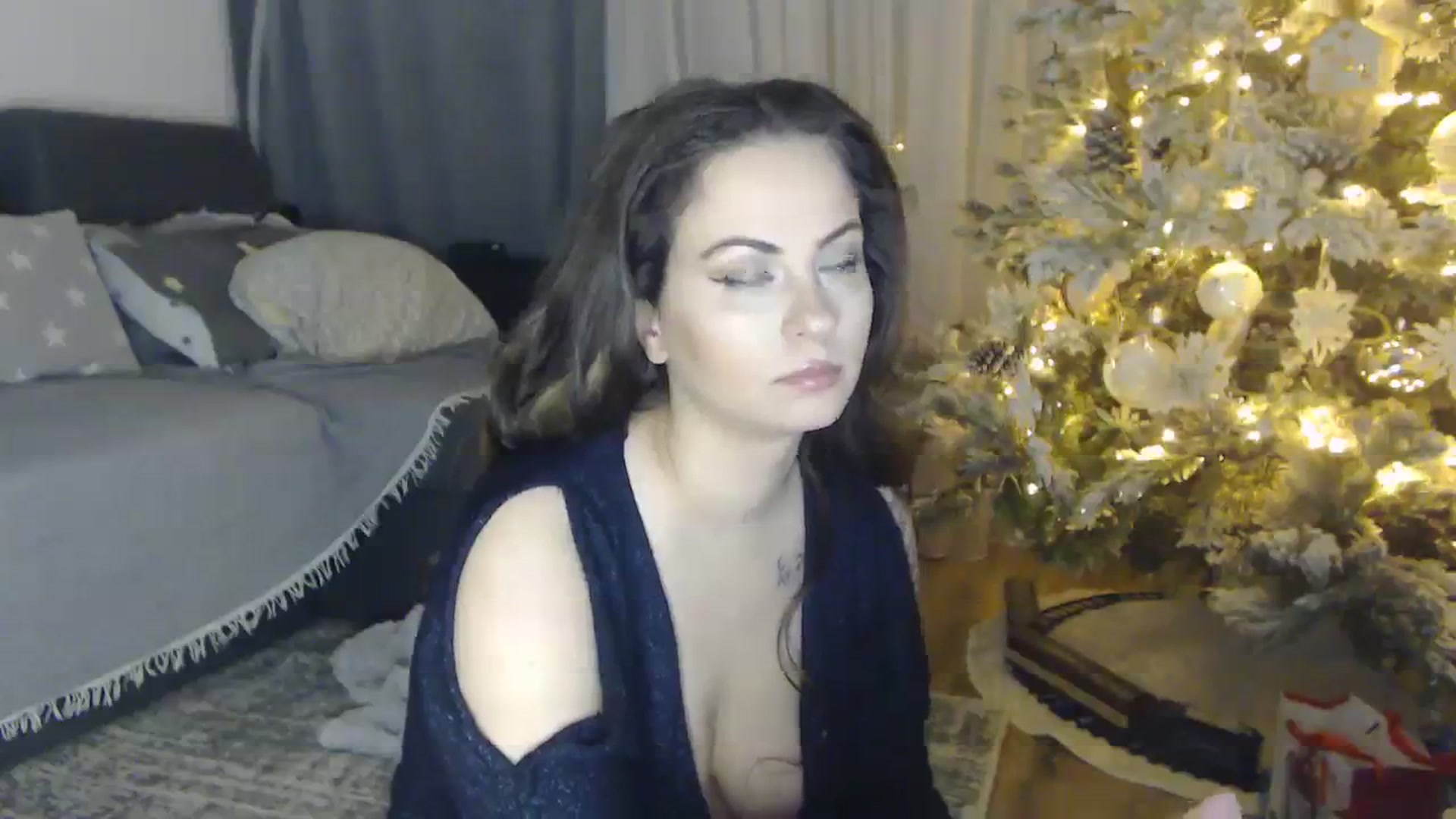 Gallery image thumbnail from ASweetJessie's myfreecams stream on, 12/24/2023, 18:43 image 6 of 20