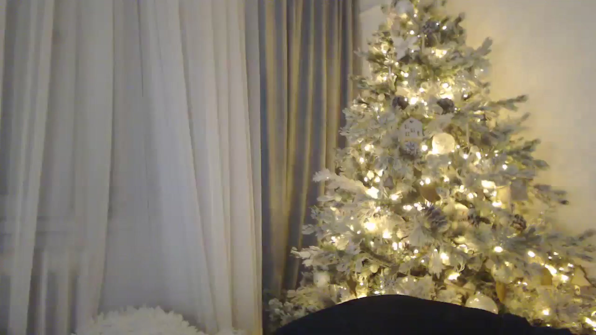 Gallery image thumbnail from ASweetJessie's myfreecams stream on, 01/12/2024, 20:54 image 7 of 20