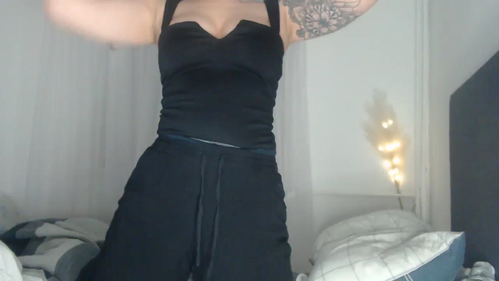 Gallery image thumbnail from ASweetJessie's myfreecams stream on, 01/28/2024, 19:07 image 14 of 20