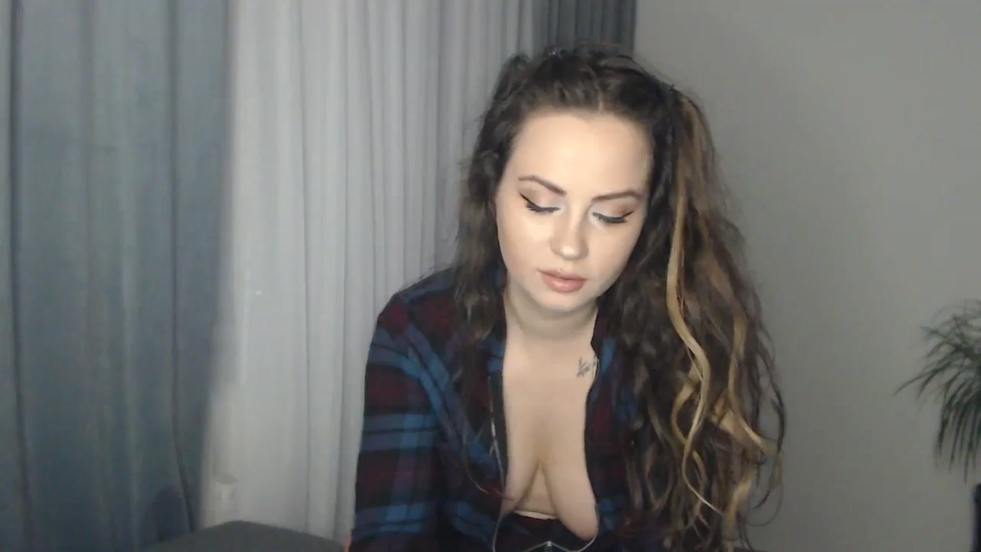 Gallery image thumbnail from ASweetJessie's myfreecams stream on, 03/26/2024, 12:28 image 17 of 20