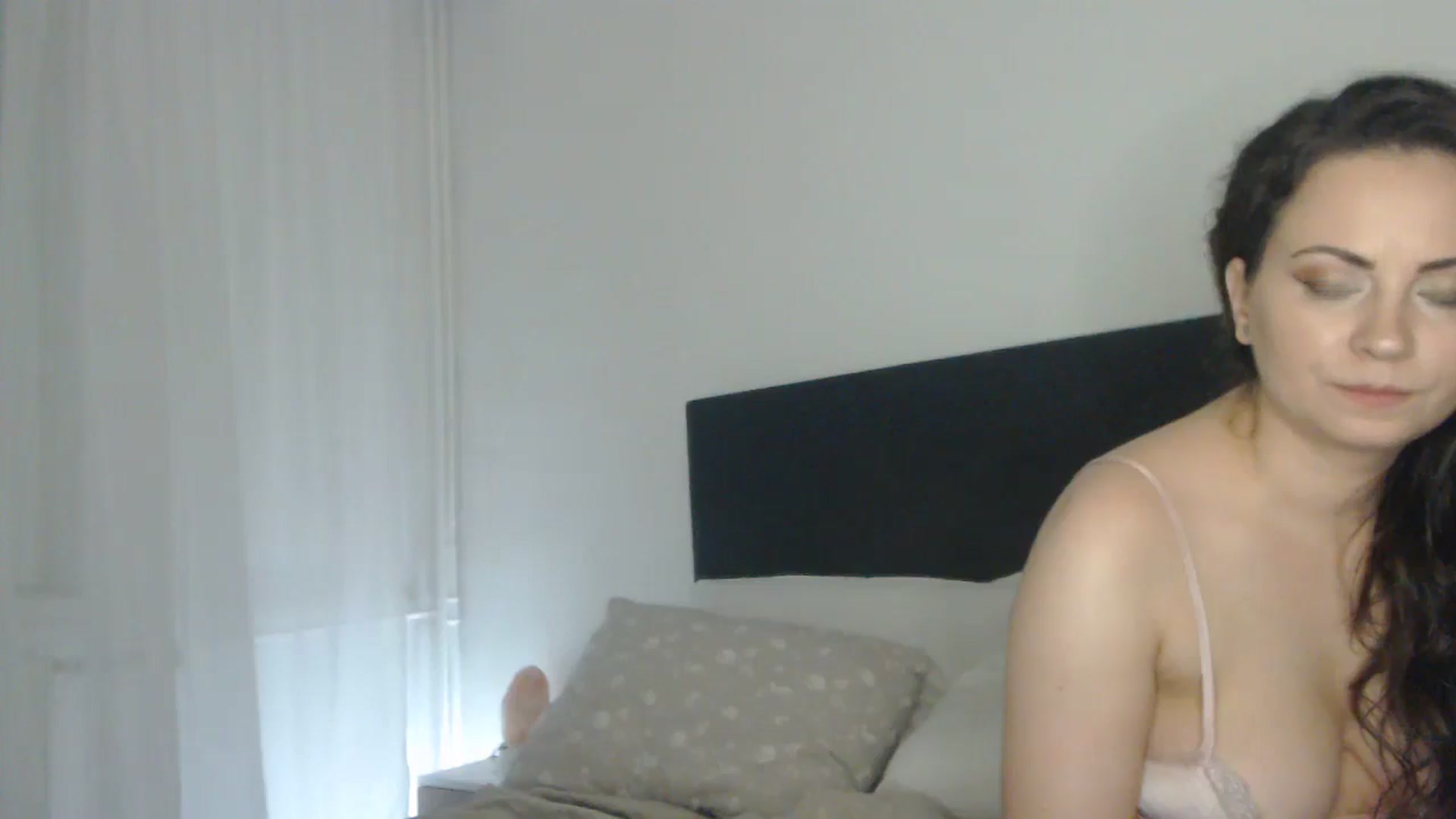 Gallery image thumbnail from ASweetJessie's myfreecams stream on, 06/22/2024, 18:05 image 17 of 20