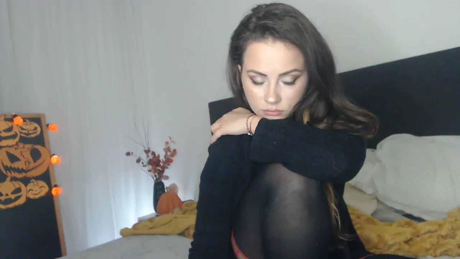 Gallery image thumbnail from ASweetJessie's myfreecams stream on, 10/15/2024, 14:03 image 8 of 20