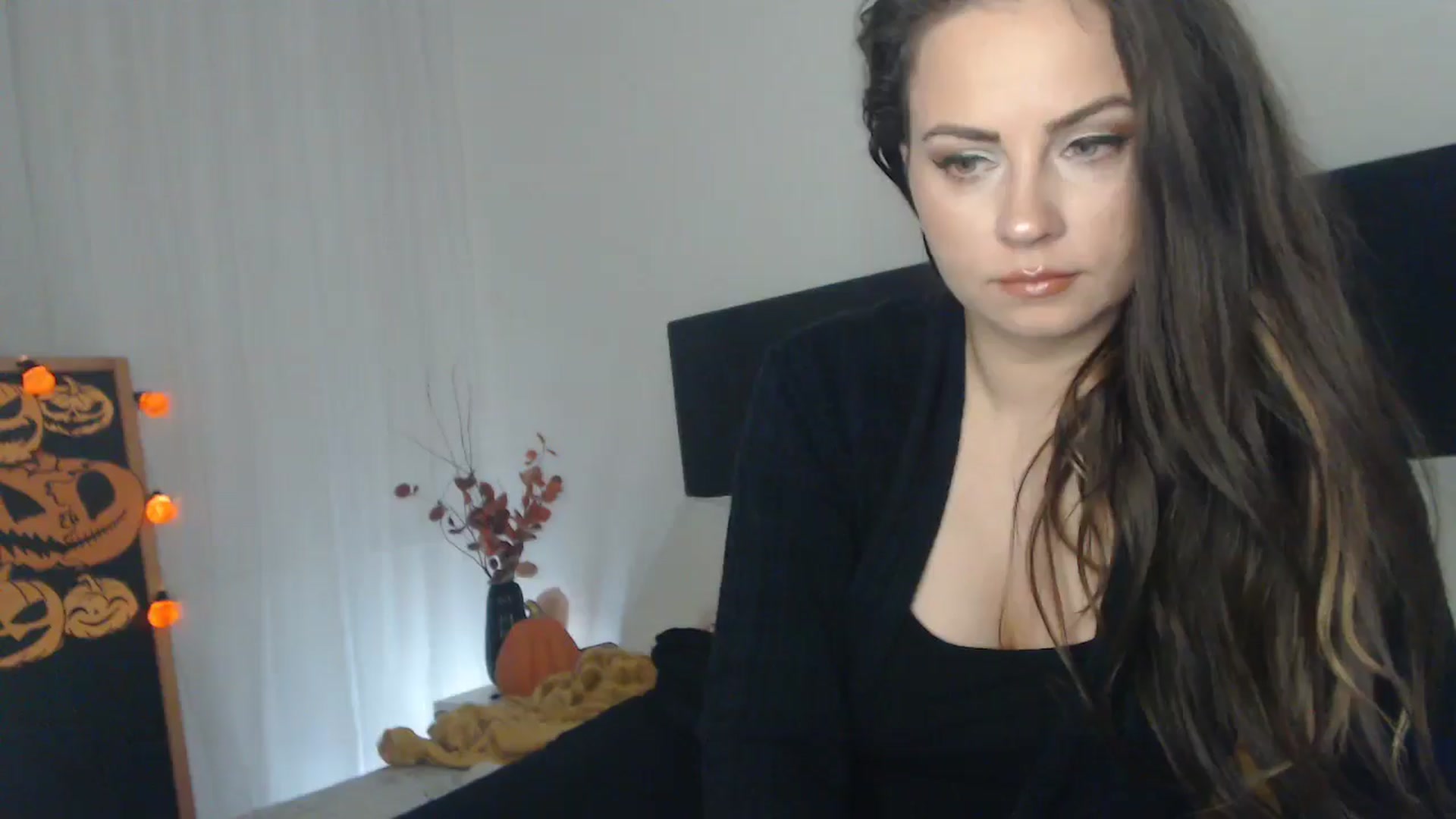Gallery image thumbnail from ASweetJessie's myfreecams stream on, 10/15/2024, 15:08 image 15 of 20