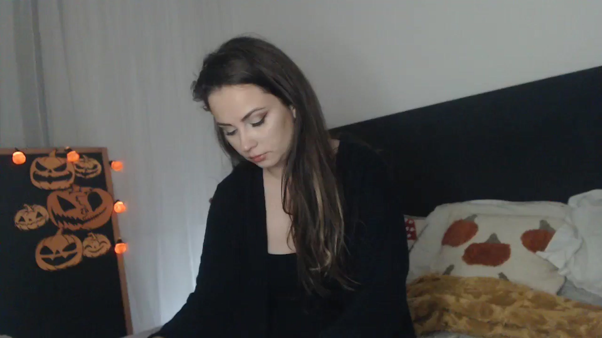 Gallery image thumbnail from ASweetJessie's myfreecams stream on, 10/15/2024, 16:40 image 6 of 20