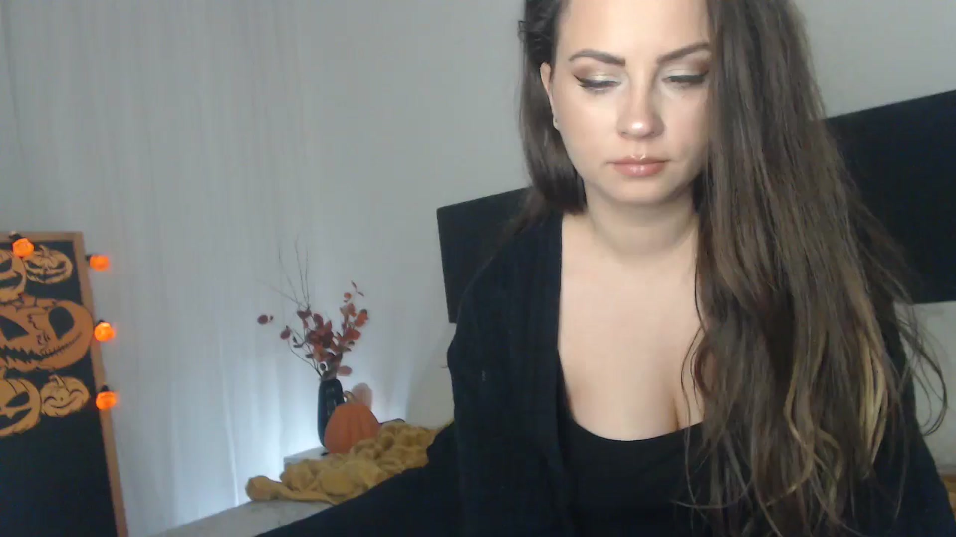 Gallery image thumbnail from ASweetJessie's myfreecams stream on, 10/15/2024, 16:40 image 4 of 20