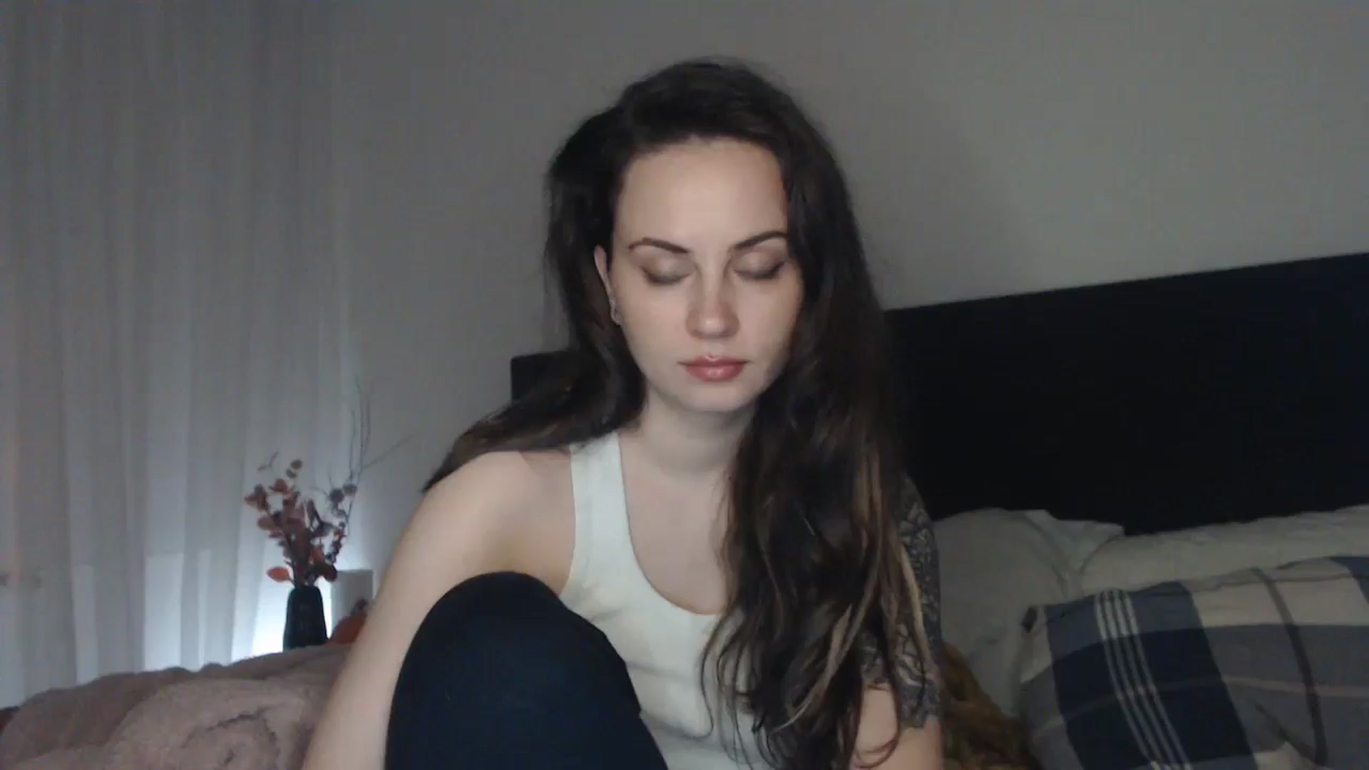 Gallery image thumbnail from ASweetJessie's myfreecams stream on, 10/27/2024, 18:42 image 3 of 20