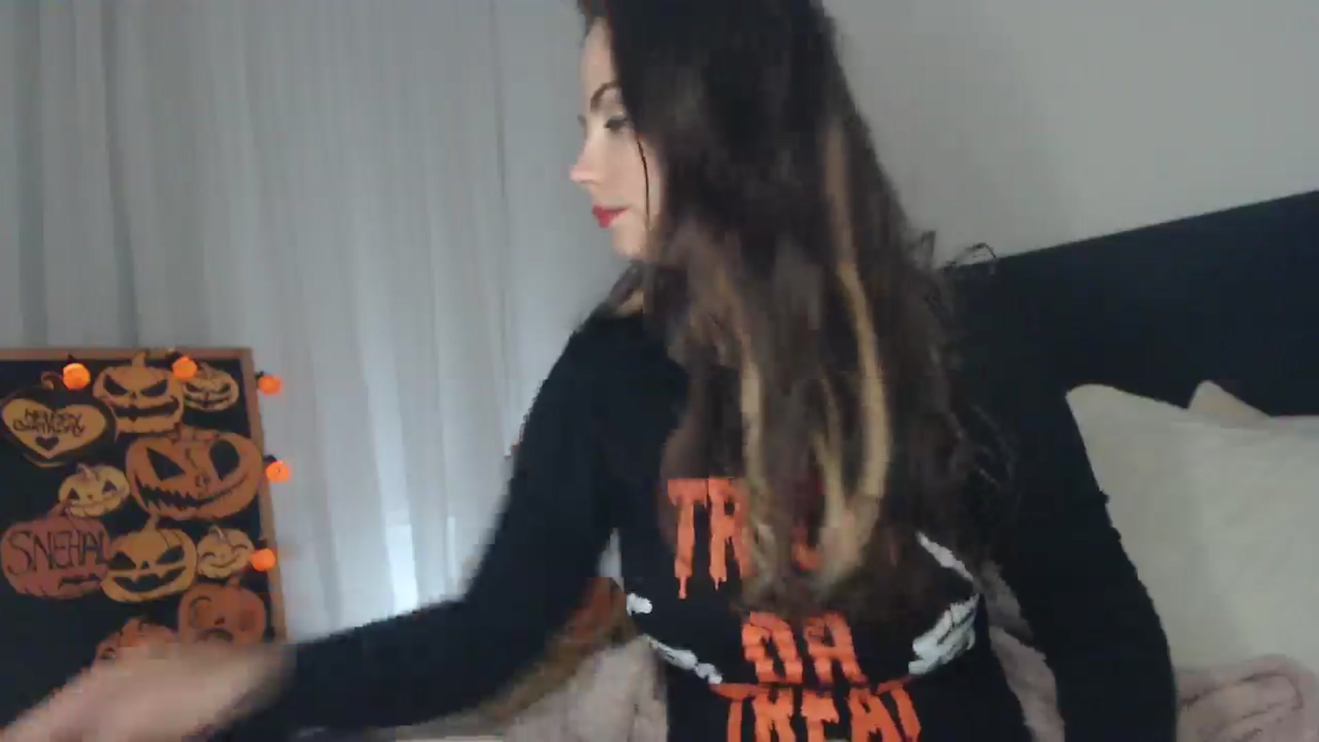 Gallery image thumbnail from ASweetJessie's myfreecams stream on, 10/31/2024, 19:10 image 11 of 20