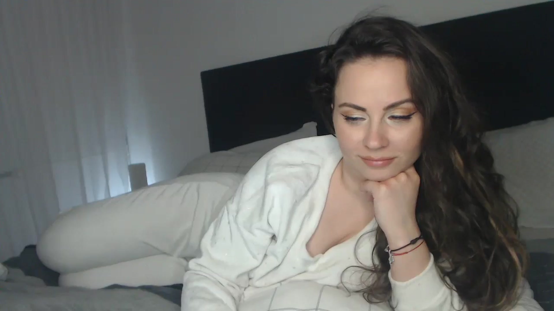 Gallery image thumbnail from ASweetJessie's myfreecams stream on, 11/29/2024, 20:26 image 16 of 20