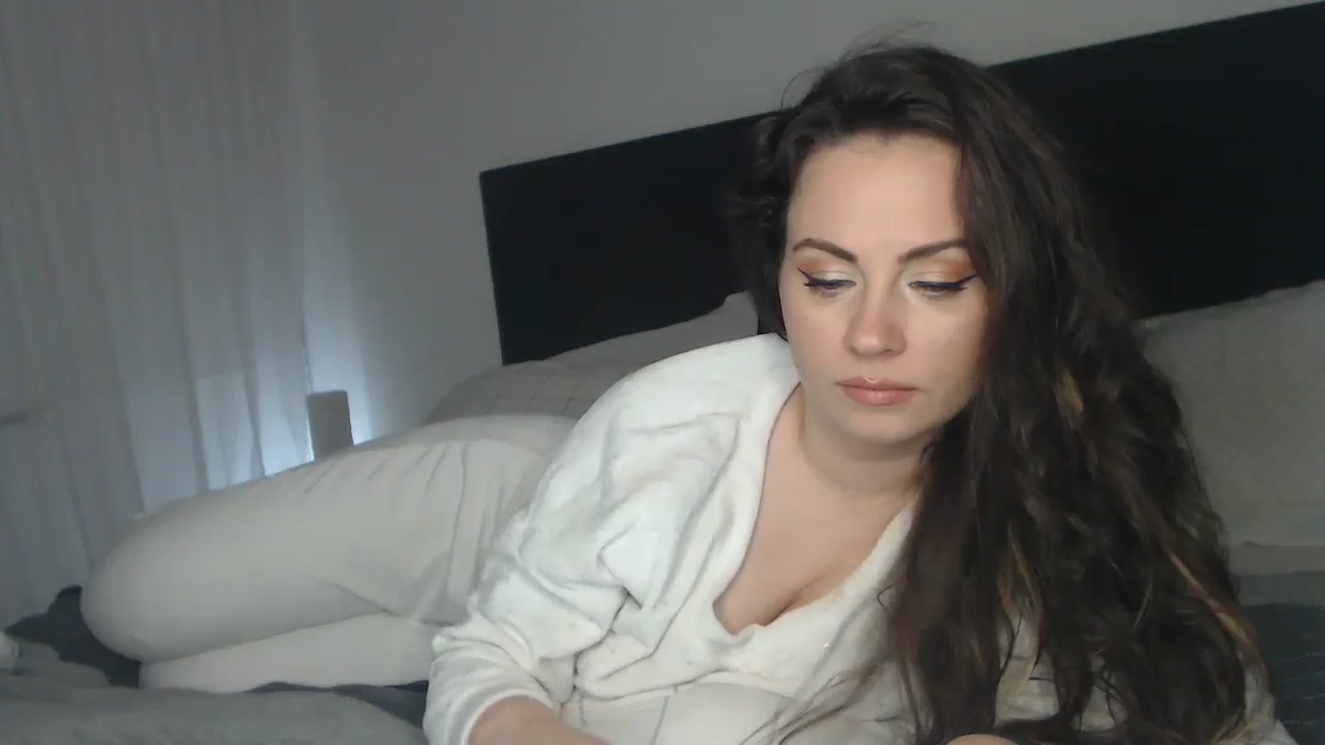 Gallery image thumbnail from ASweetJessie's myfreecams stream on, 11/29/2024, 20:26 image 17 of 20