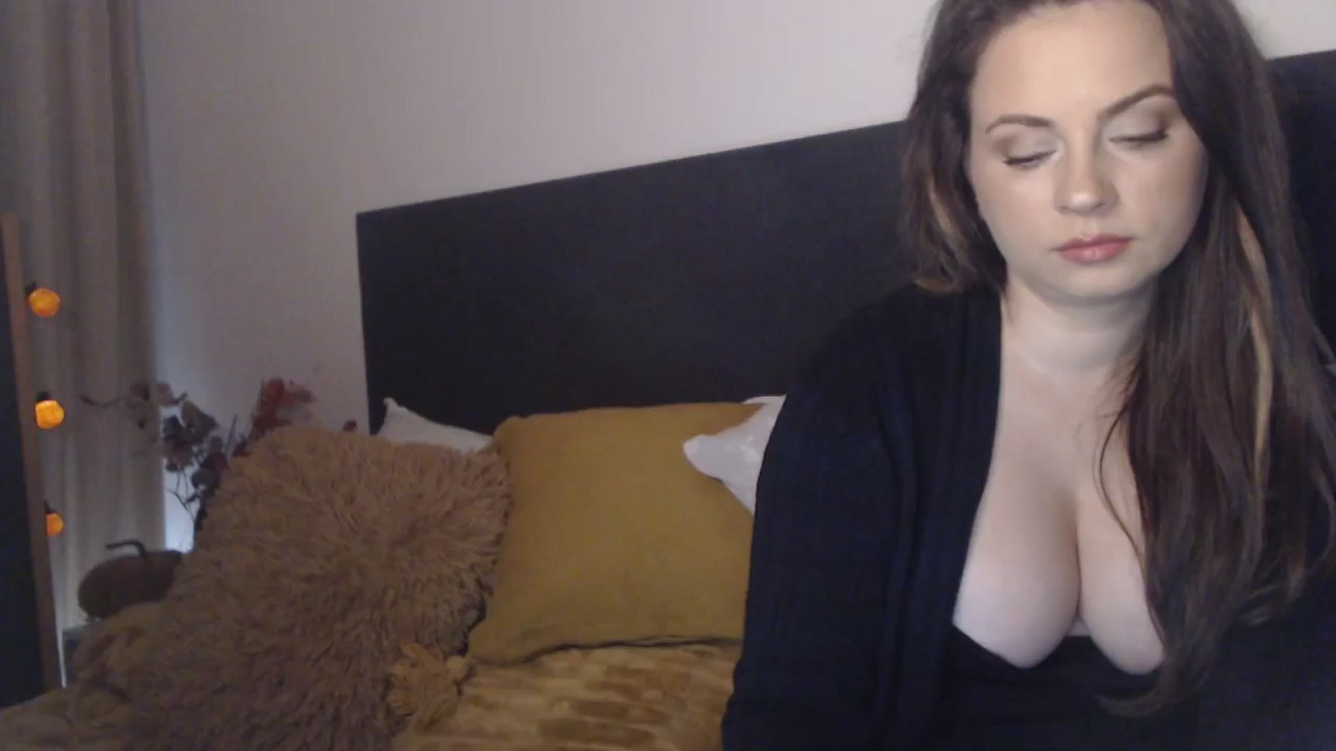 Gallery image thumbnail from ASweetJessie's myfreecams stream on, 10/05/2025, 17:26 image 6 of 20