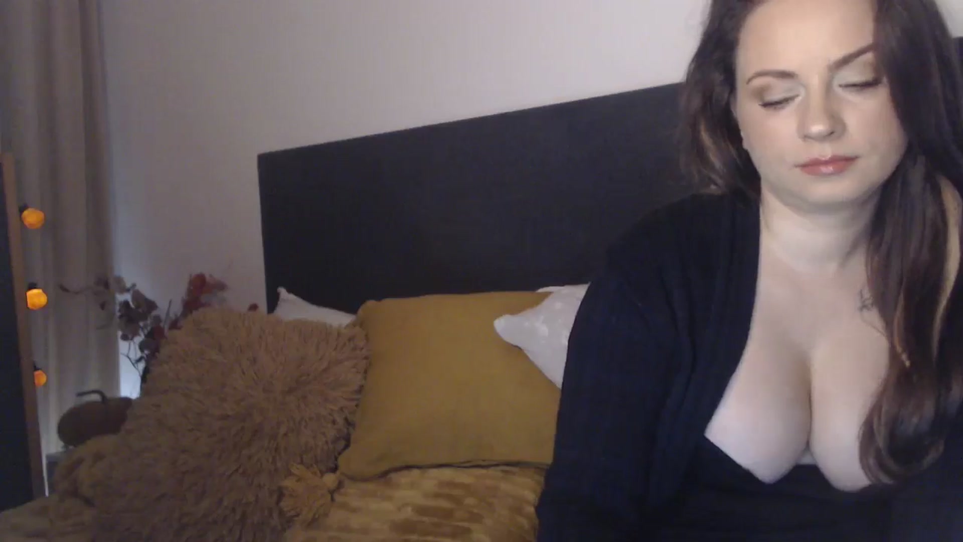Gallery image thumbnail from ASweetJessie's myfreecams stream on, 10/05/2025, 17:26 image 5 of 20