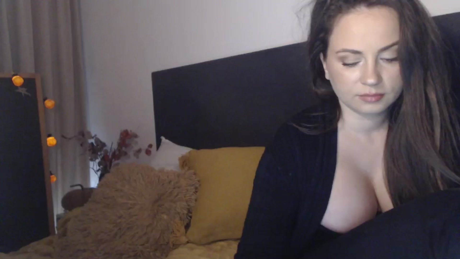 Gallery image thumbnail from ASweetJessie's myfreecams stream on, 10/05/2025, 17:26 image 17 of 20