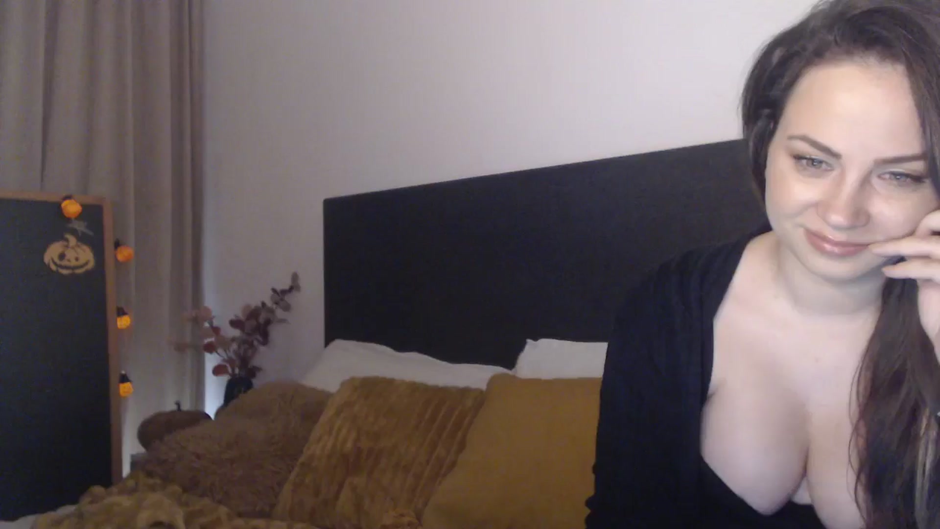 Gallery image thumbnail from ASweetJessie's myfreecams stream on, 10/09/2025, 15:33 image 1 of 20