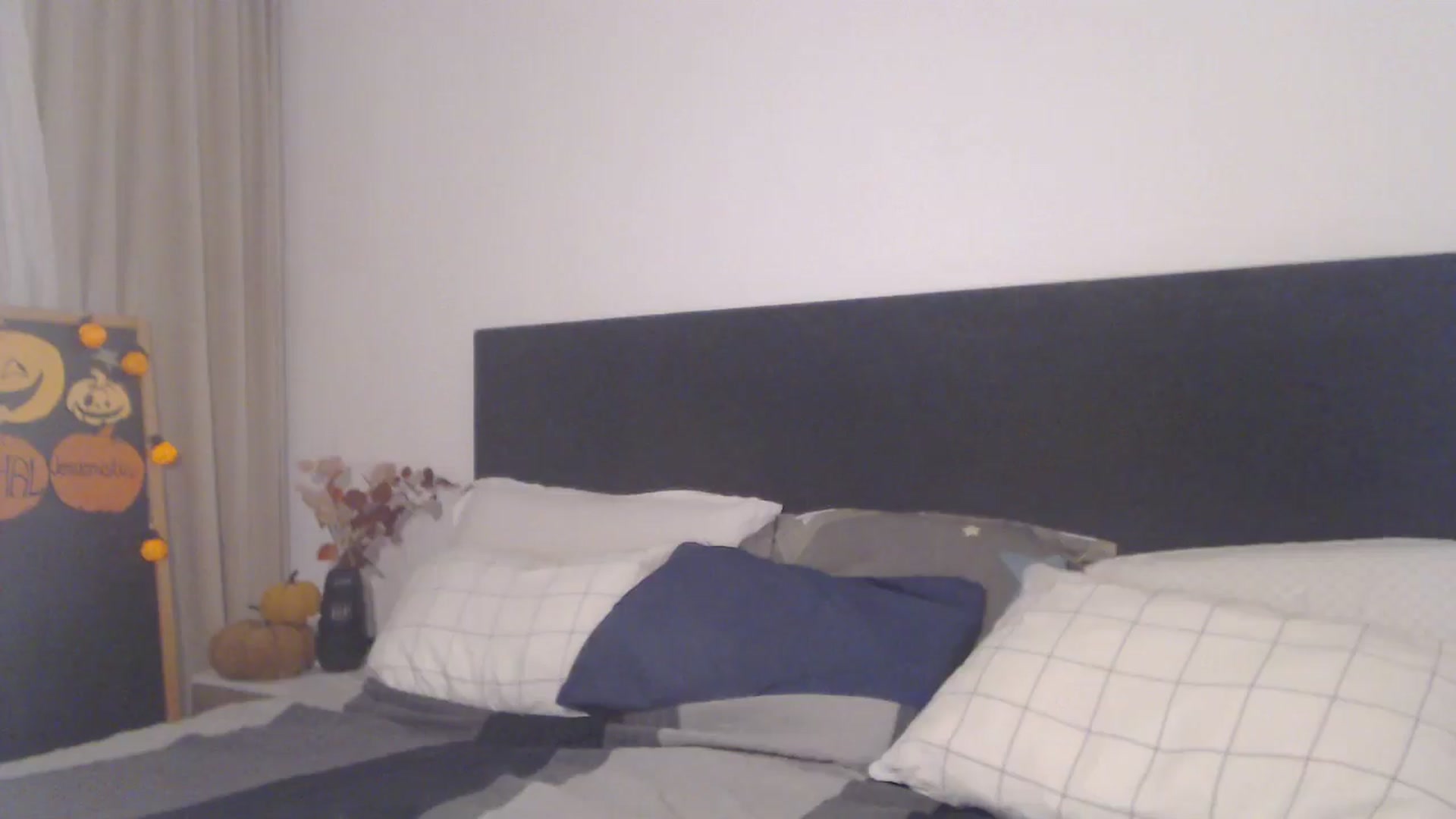 Gallery image thumbnail from ASweetJessie's myfreecams stream on, 10/15/2025, 17:24 image 11 of 20