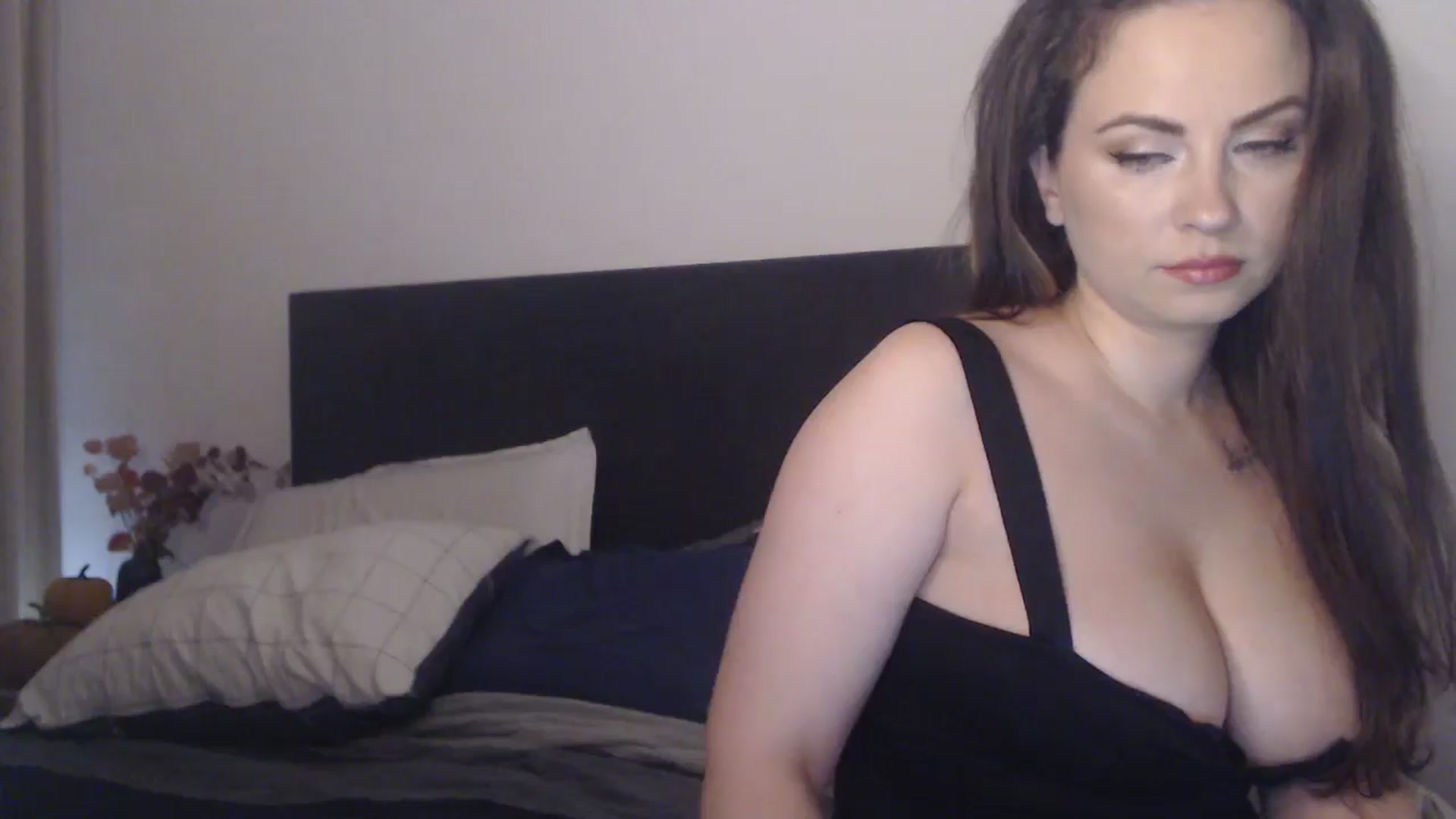Gallery image thumbnail from ASweetJessie's myfreecams stream on, 10/19/2025, 18:18 image 5 of 20