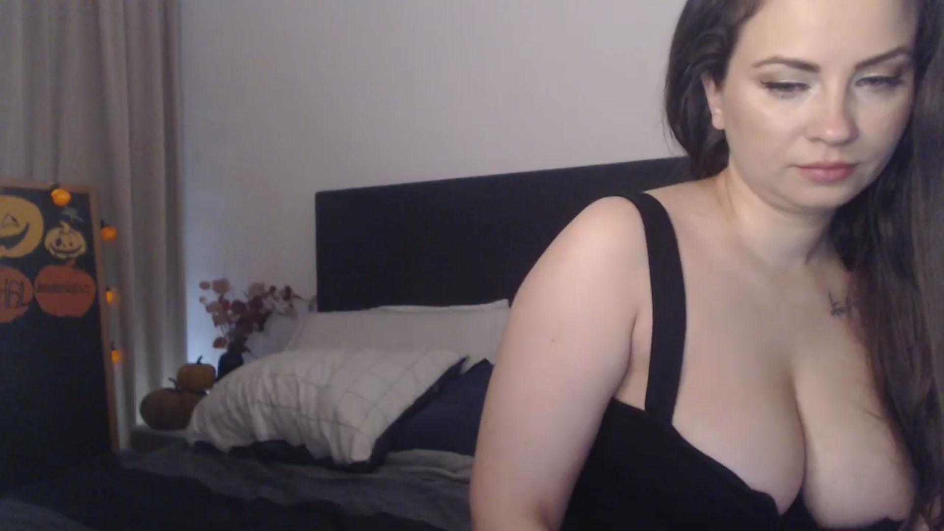 Gallery image thumbnail from ASweetJessie's myfreecams stream on, 10/19/2025, 19:19 image 17 of 20