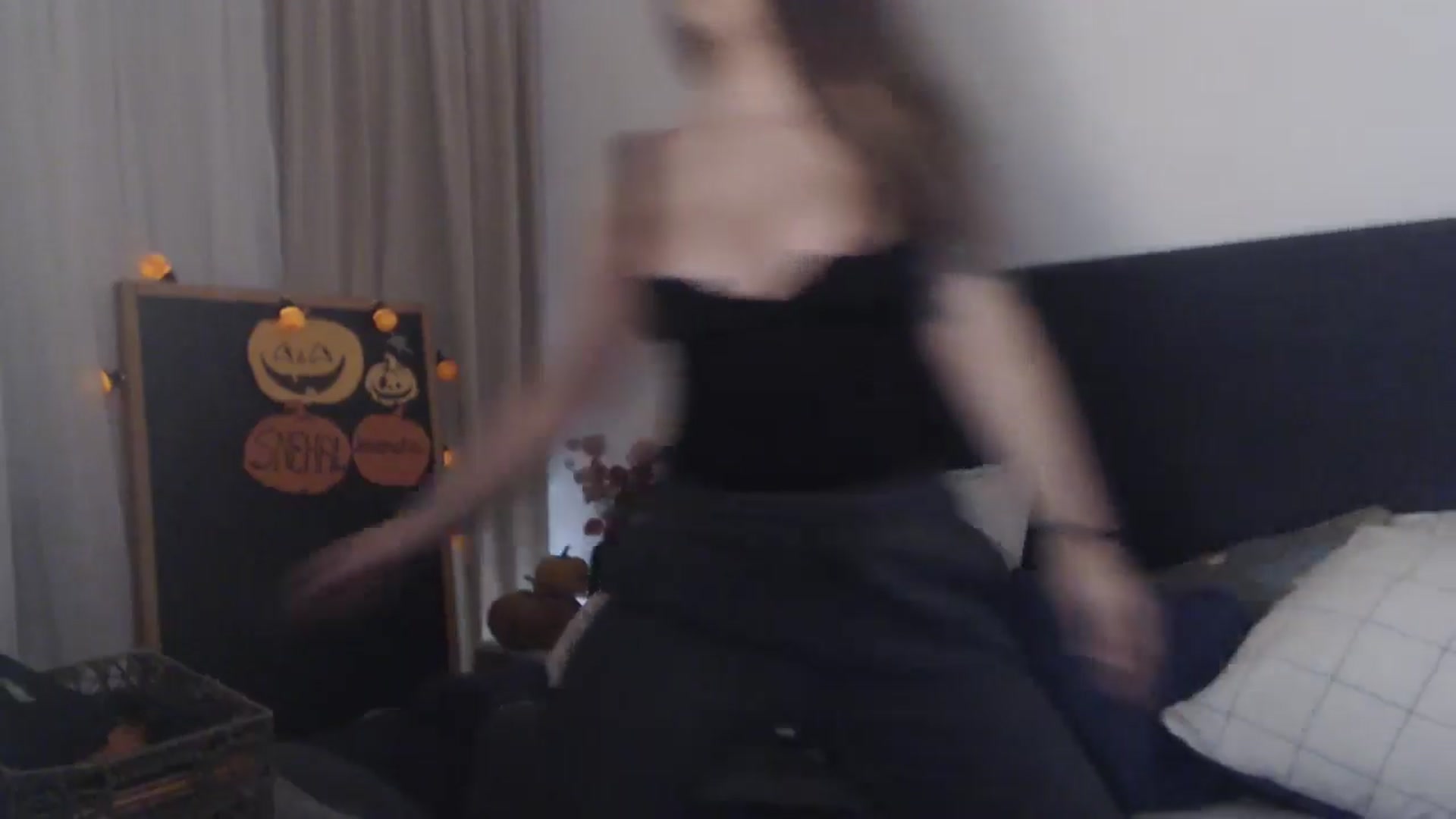 Gallery image thumbnail from ASweetJessie's myfreecams stream on, 10/19/2025, 19:19 image 7 of 20