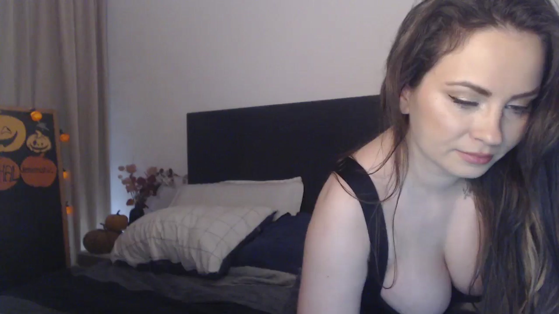 Gallery image thumbnail from ASweetJessie's myfreecams stream on, 10/19/2025, 19:19 image 12 of 20