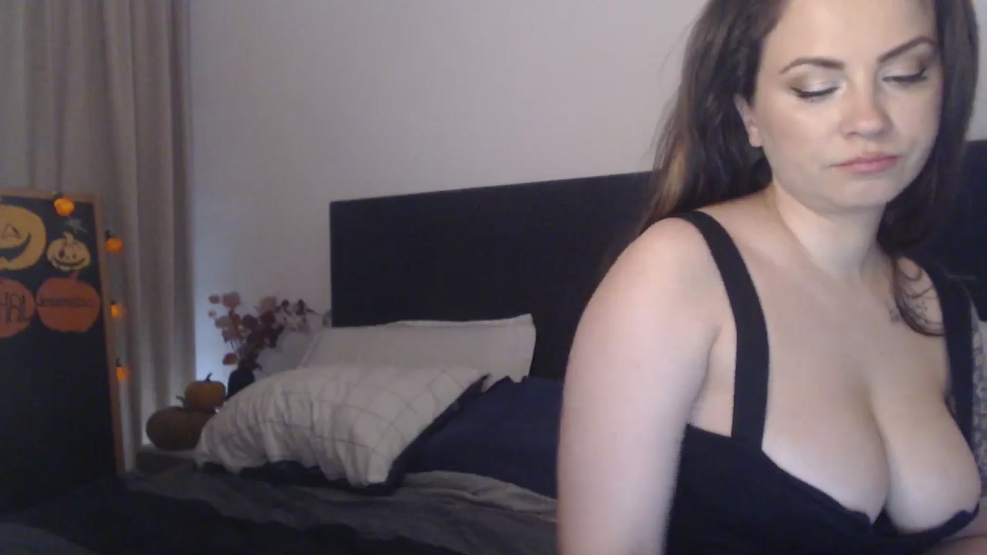 Gallery image thumbnail from ASweetJessie's myfreecams stream on, 10/19/2025, 19:19 image 20 of 20