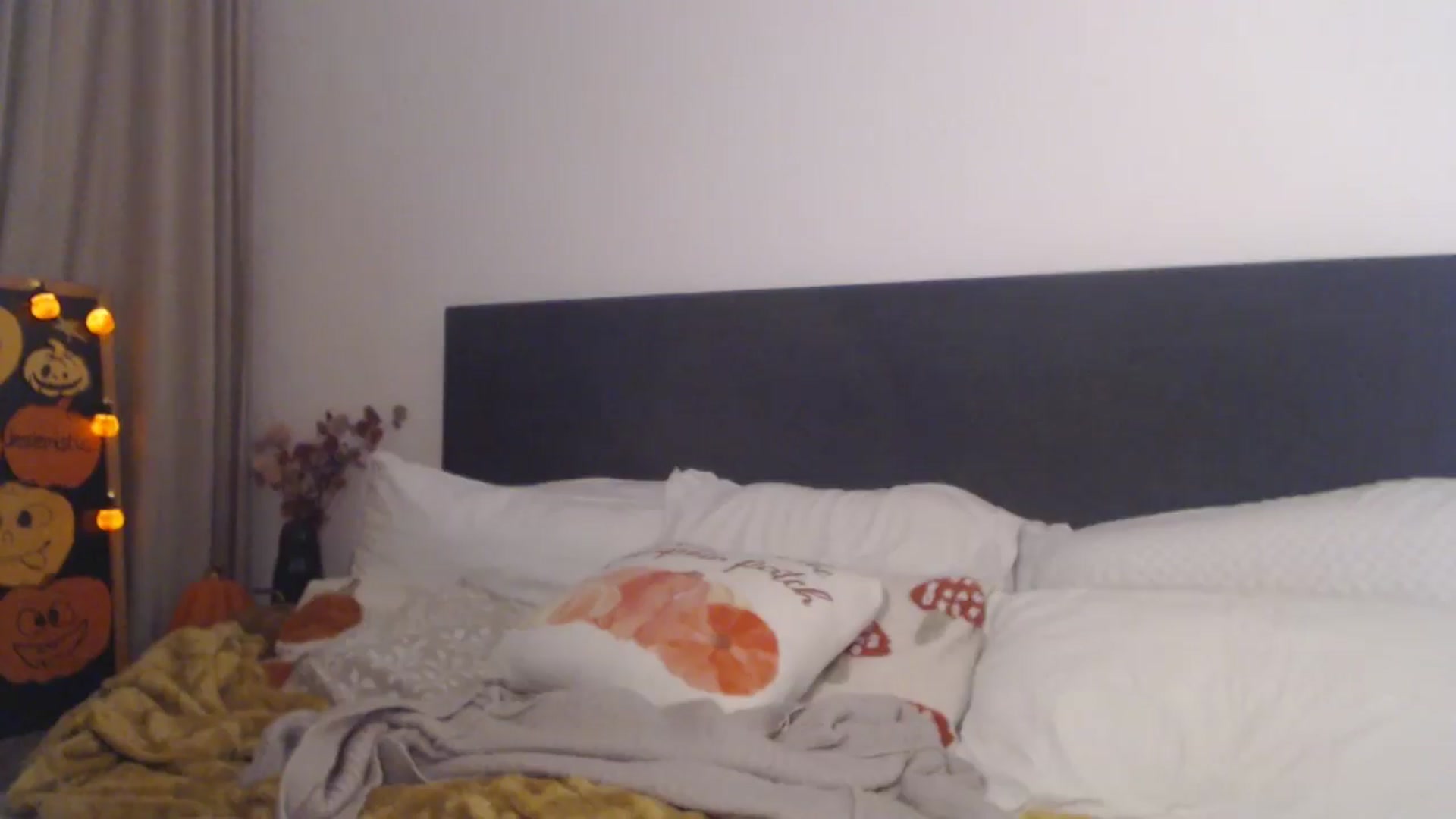 Gallery image thumbnail from ASweetJessie's myfreecams stream on, 10/29/2025, 19:26 image 7 of 20