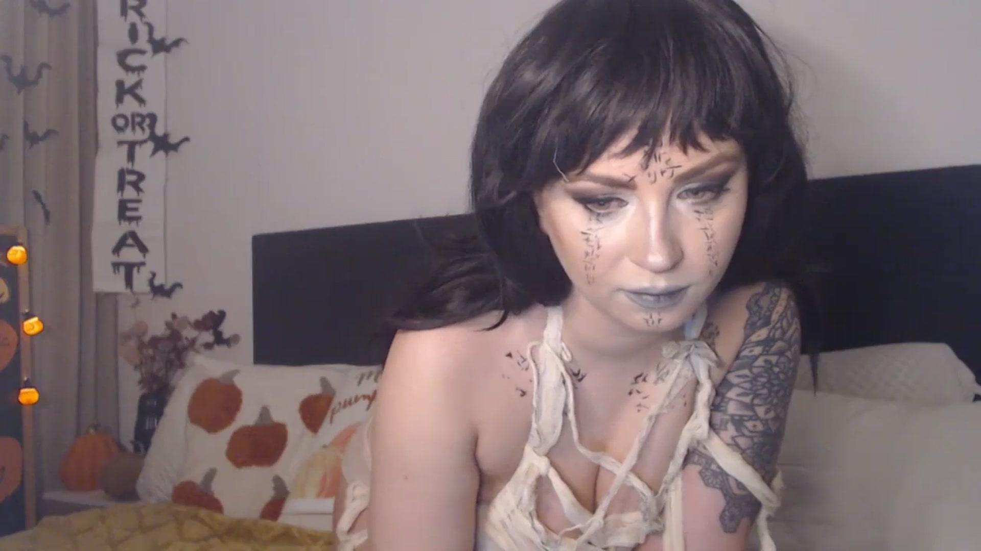 Gallery image thumbnail from ASweetJessie's myfreecams stream on, 10/31/2025, 13:38 image 8 of 20