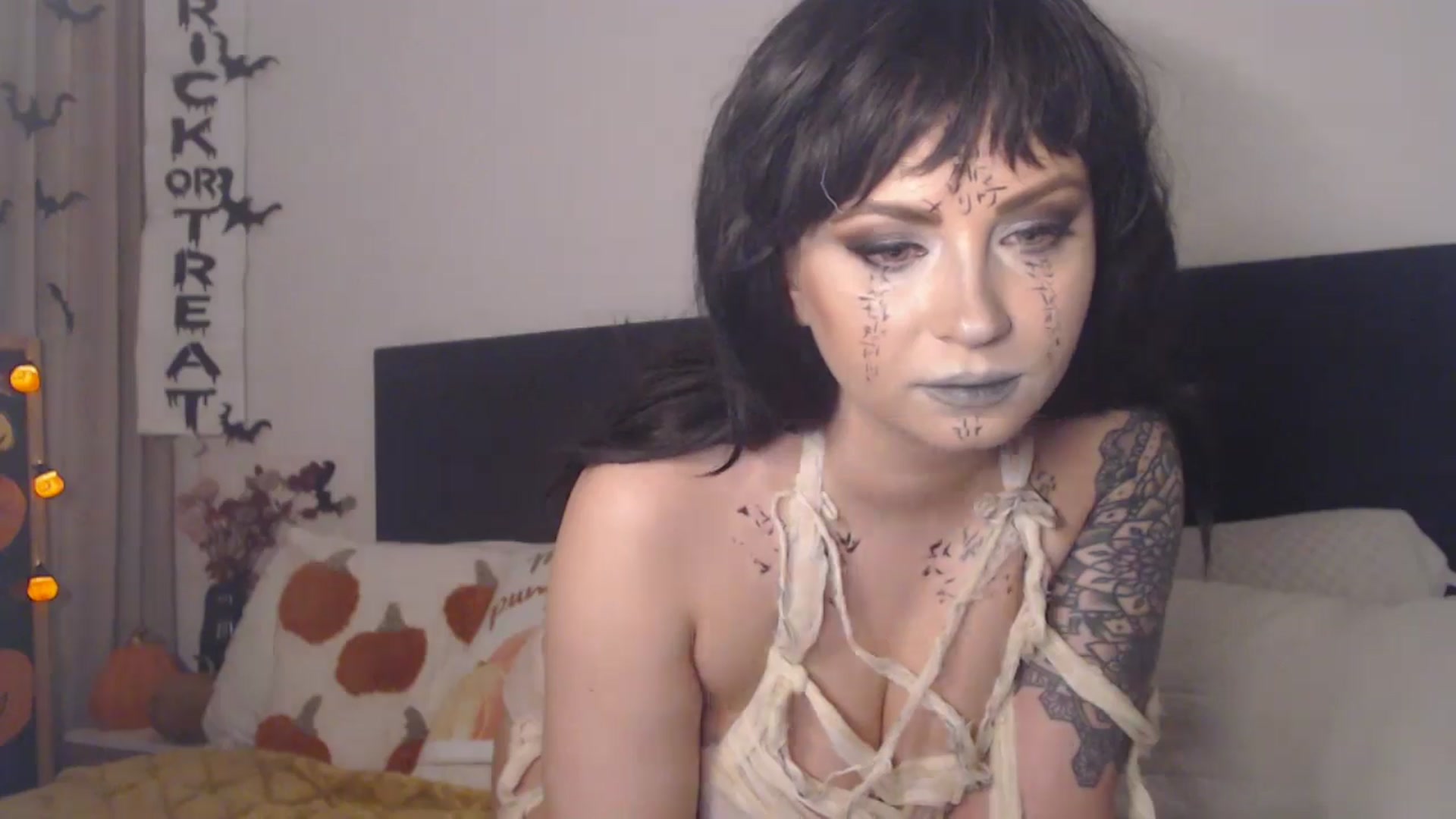 Gallery image thumbnail from ASweetJessie's myfreecams stream on, 10/31/2025, 13:38 image 7 of 20