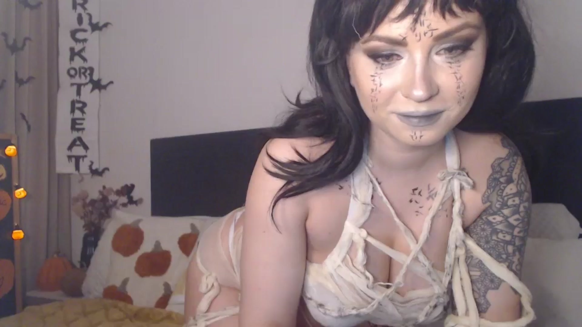 Gallery image thumbnail from ASweetJessie's myfreecams stream on, 10/31/2025, 13:38 image 2 of 20