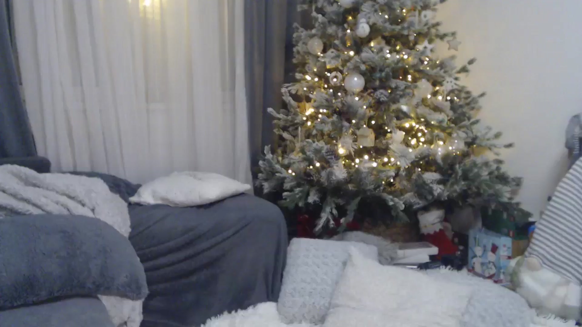 Gallery image thumbnail from ASweetJessie's myfreecams stream on, 12/21/2025, 21:09 image 4 of 20