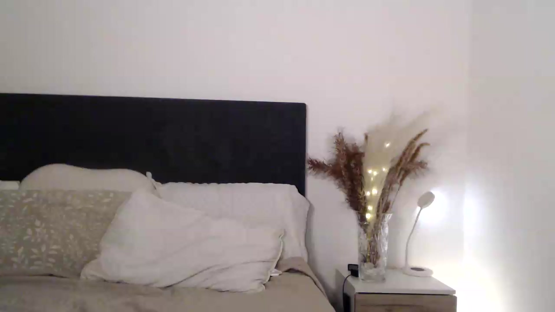 Gallery image thumbnail from ASweetJessie's myfreecams stream on, 08/16/2026, 16:00 image 17 of 20