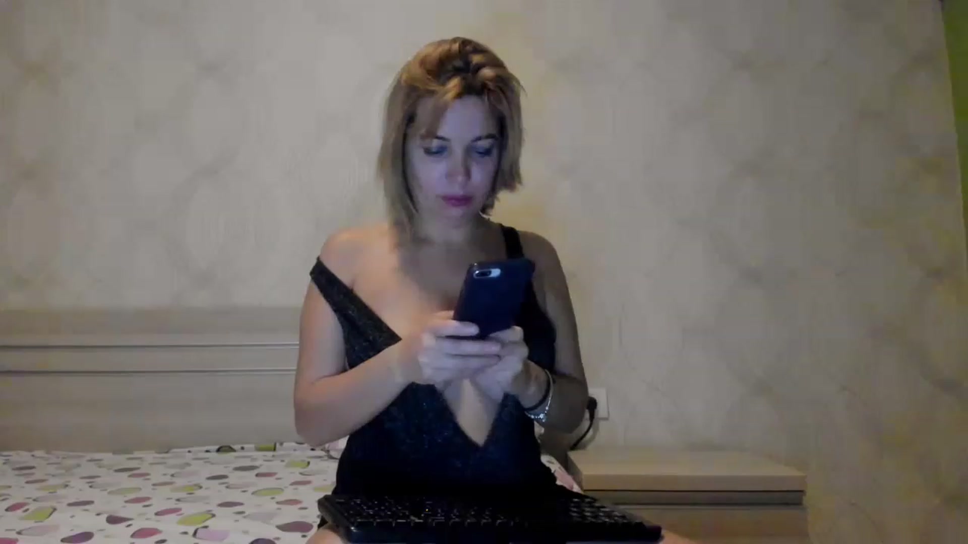 Gallery image thumbnail from A_Butterfly_1's myfreecams stream on, 12/03/2022, 20:51 image 12 of 20