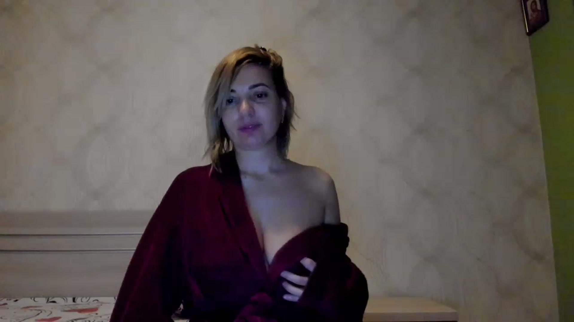 Gallery image thumbnail from A_Butterfly_1's myfreecams stream on, 12/19/2022, 20:12 image 14 of 20