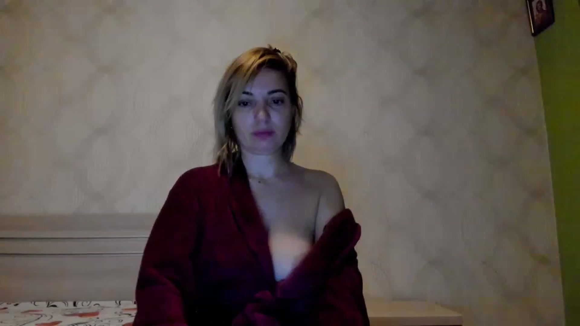 Gallery image thumbnail from A_Butterfly_1's myfreecams stream on, 12/19/2022, 20:12 image 15 of 20