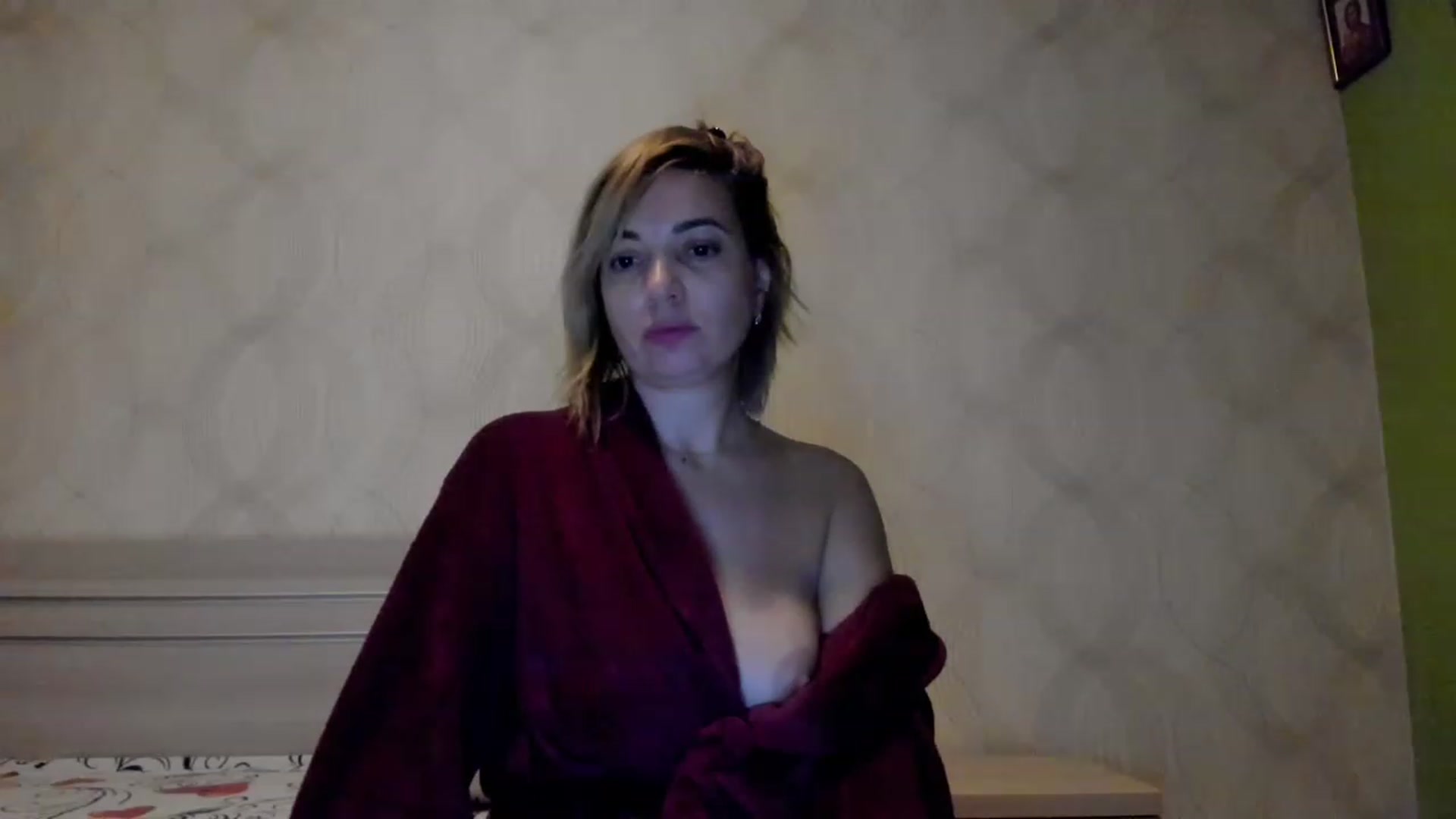 Gallery image thumbnail from A_Butterfly_1's myfreecams stream on, 12/19/2022, 20:12 image 16 of 20