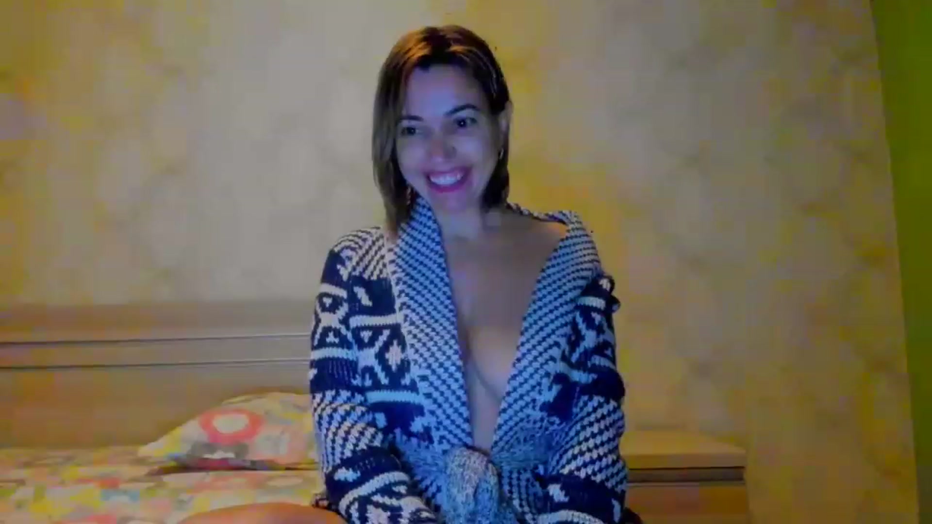 Gallery image thumbnail from A_Butterfly_1's myfreecams stream on, 12/27/2022, 20:50 image 3 of 20