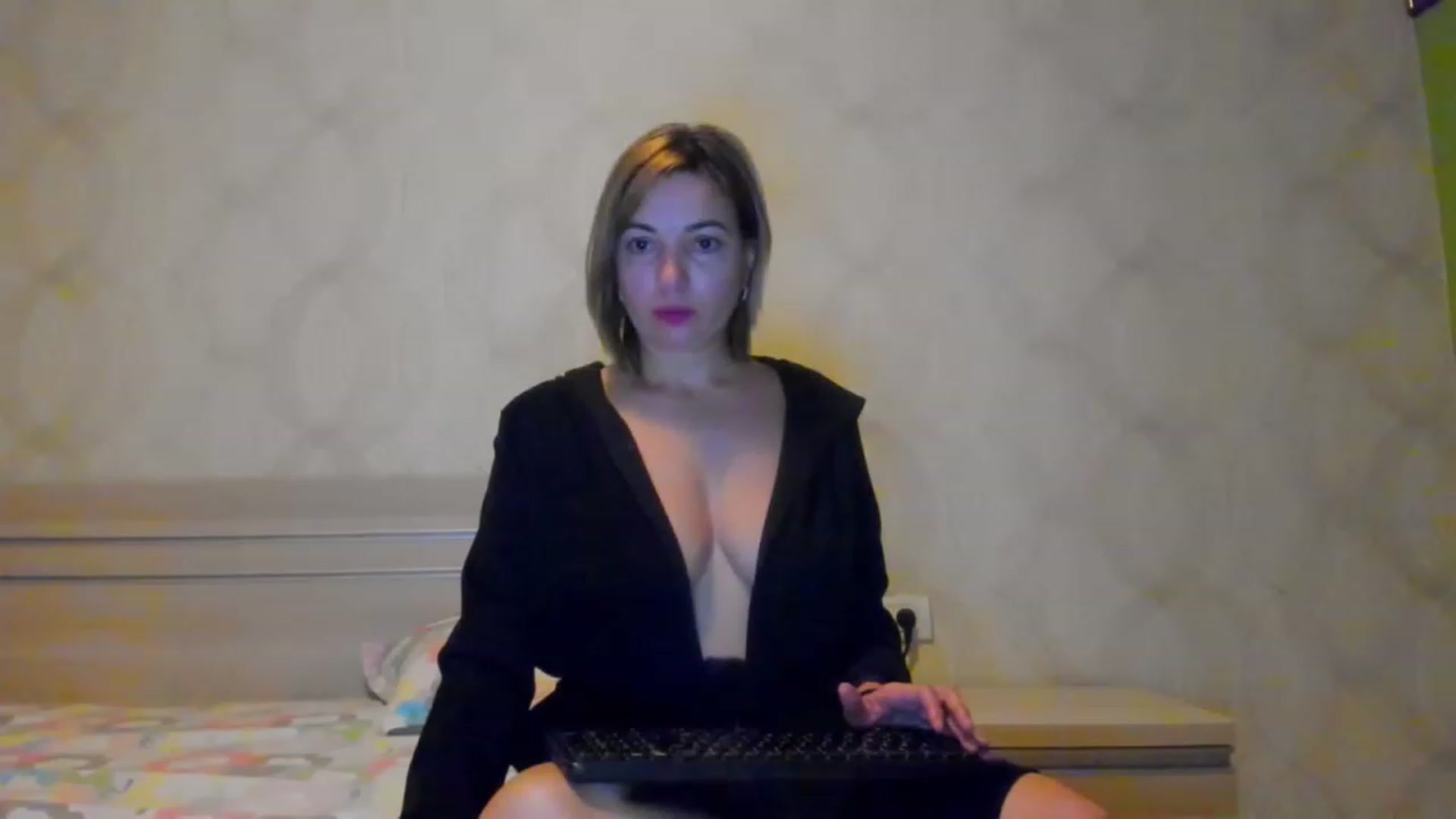 Gallery image thumbnail from A_Butterfly_1's myfreecams stream on, 12/29/2022, 21:14 image 1 of 20