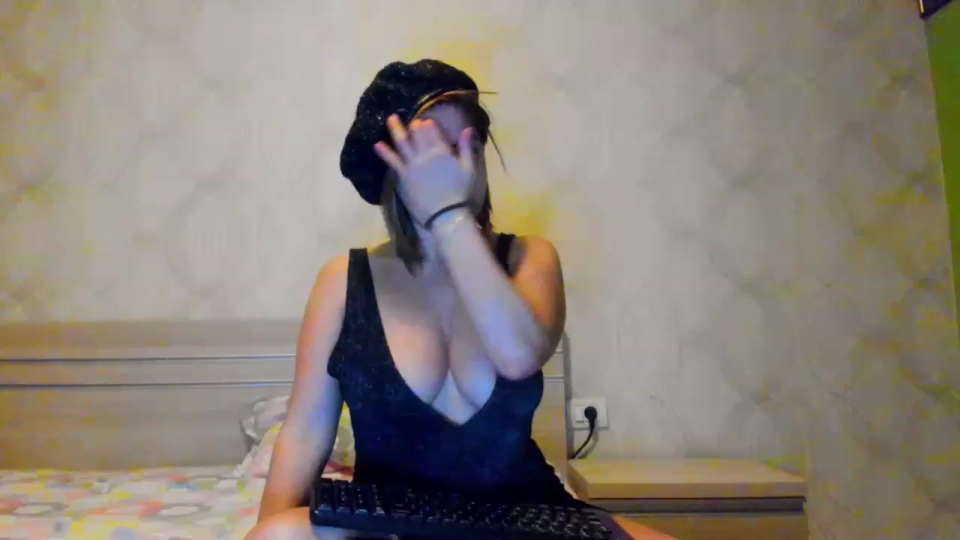 Gallery image thumbnail from A_Butterfly_1's myfreecams stream on, 12/30/2022, 20:24 image 17 of 20