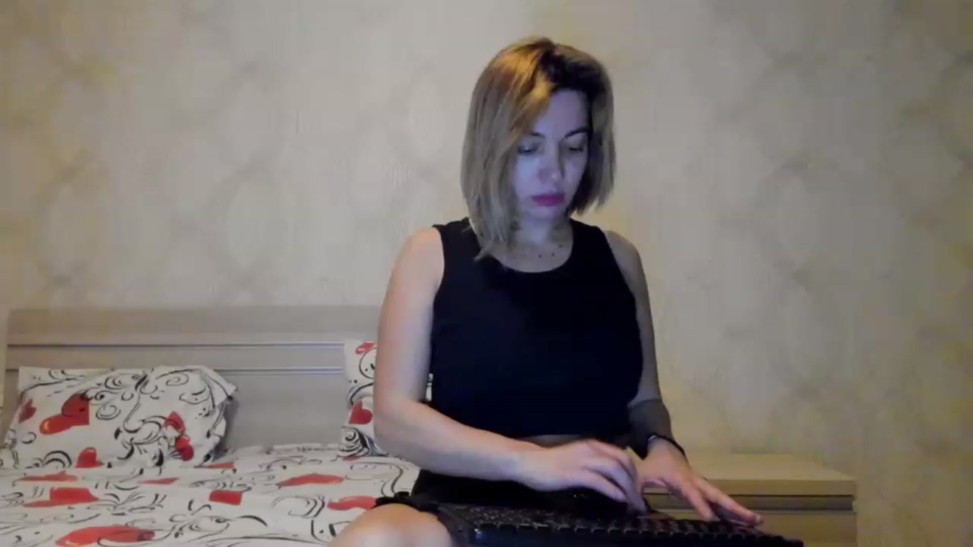 Gallery image thumbnail from A_Butterfly_1's myfreecams stream on, 02/04/2023, 20:12 image 11 of 20
