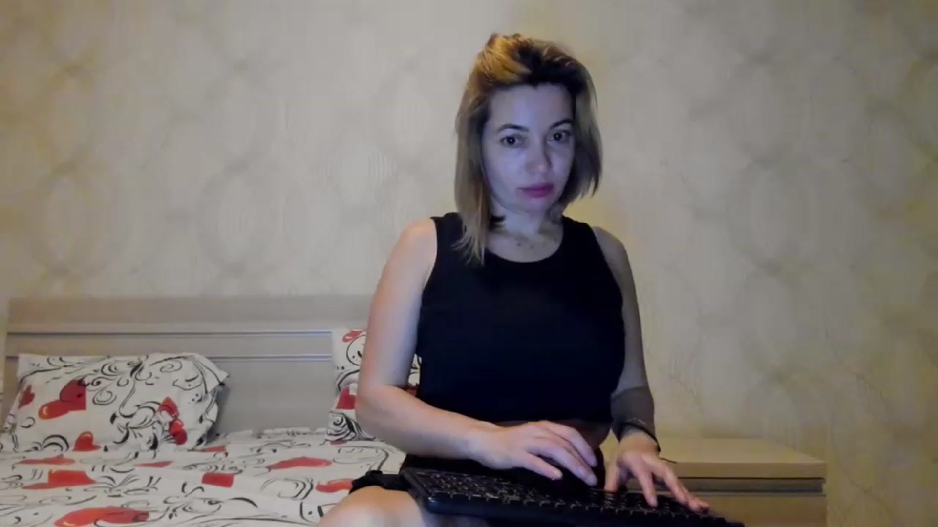 Gallery image thumbnail from A_Butterfly_1's myfreecams stream on, 02/04/2023, 20:12 image 17 of 20