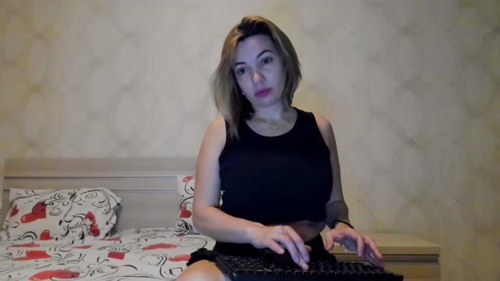 Gallery image thumbnail from A_Butterfly_1's myfreecams stream on, 02/04/2023, 20:12 image 9 of 20