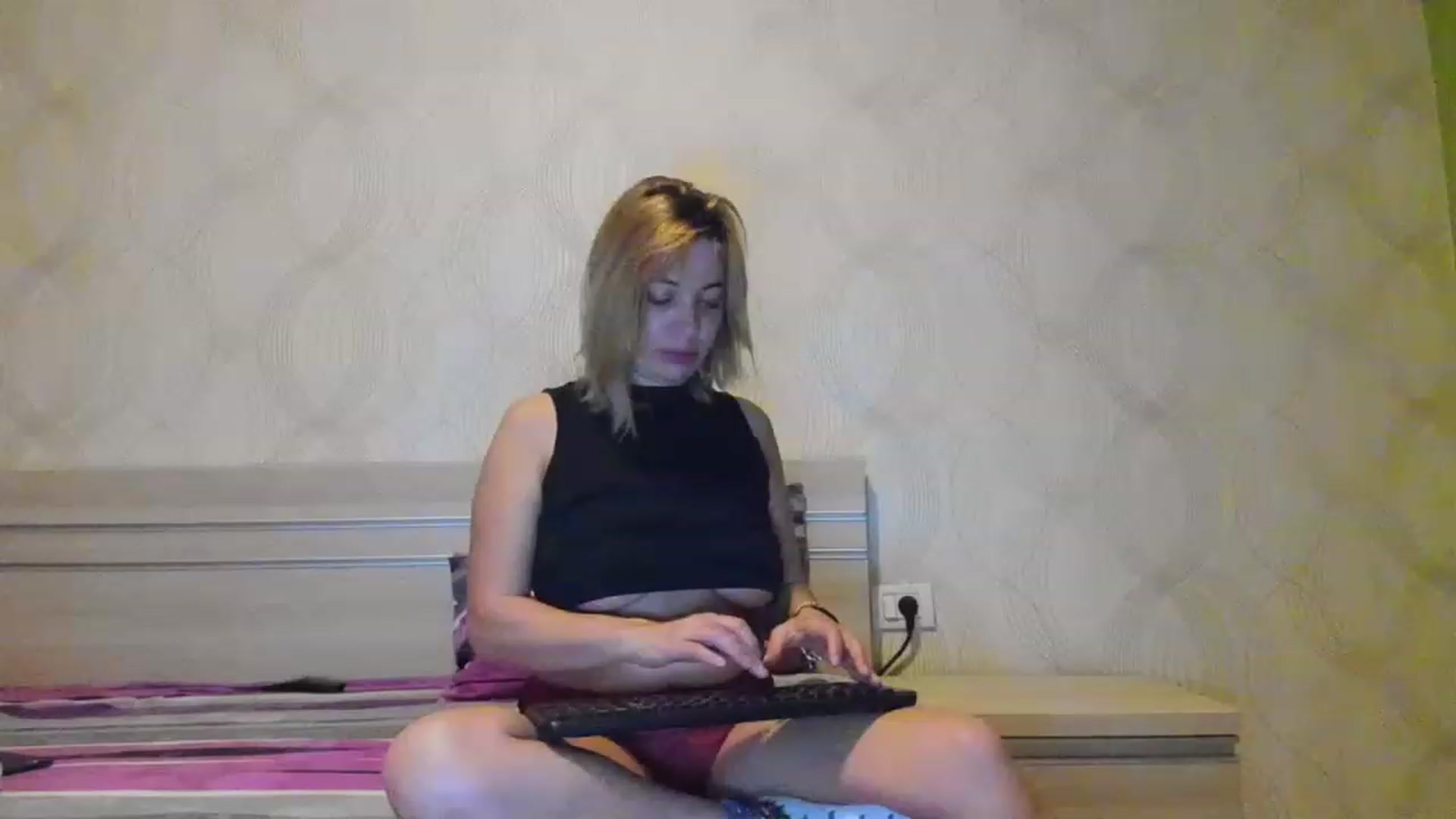 Gallery image thumbnail from A_Butterfly_1's myfreecams stream on, 02/26/2023, 19:47 image 12 of 20