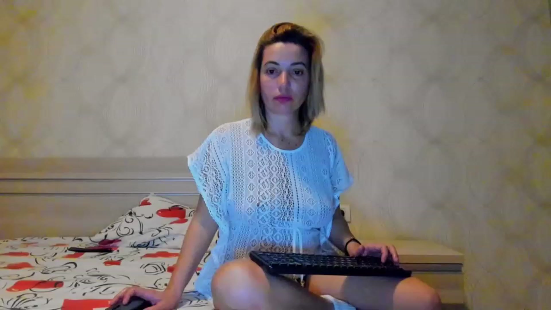 Gallery image thumbnail from A_Butterfly_1's myfreecams stream on, 03/08/2023, 20:12 image 14 of 20