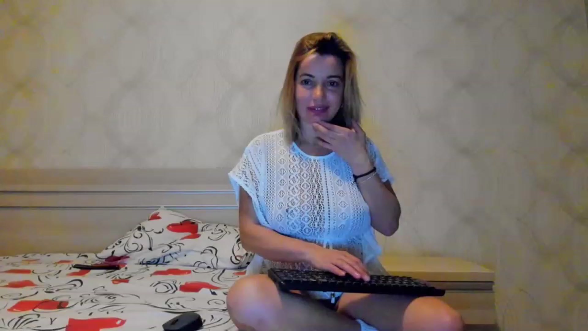 Gallery image thumbnail from A_Butterfly_1's myfreecams stream on, 03/08/2023, 20:12 image 17 of 20