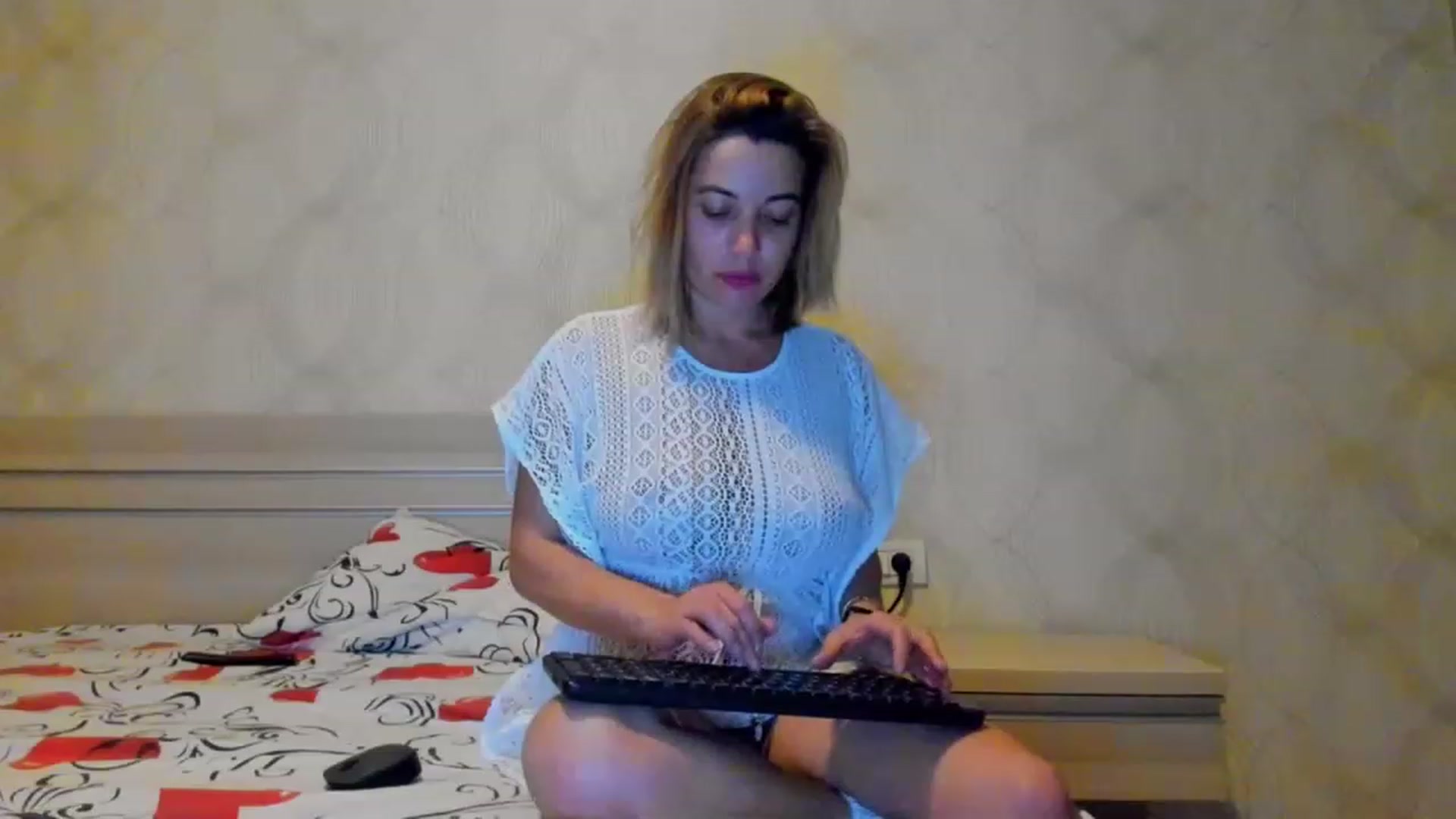 Gallery image thumbnail from A_Butterfly_1's myfreecams stream on, 03/08/2023, 20:12 image 3 of 20