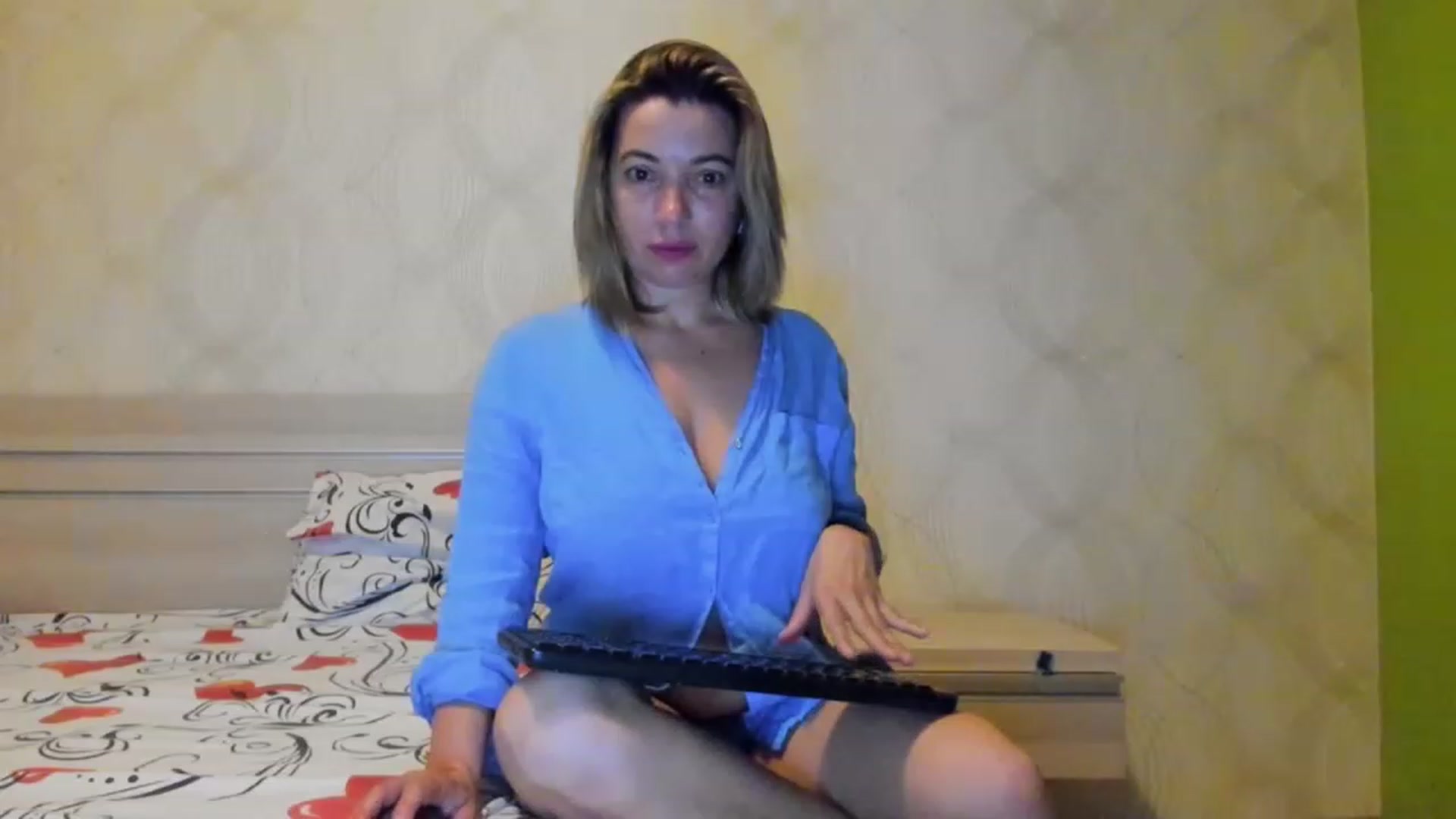 Gallery image thumbnail from A_Butterfly_1's myfreecams stream on, 04/15/2023, 19:38 image 19 of 20