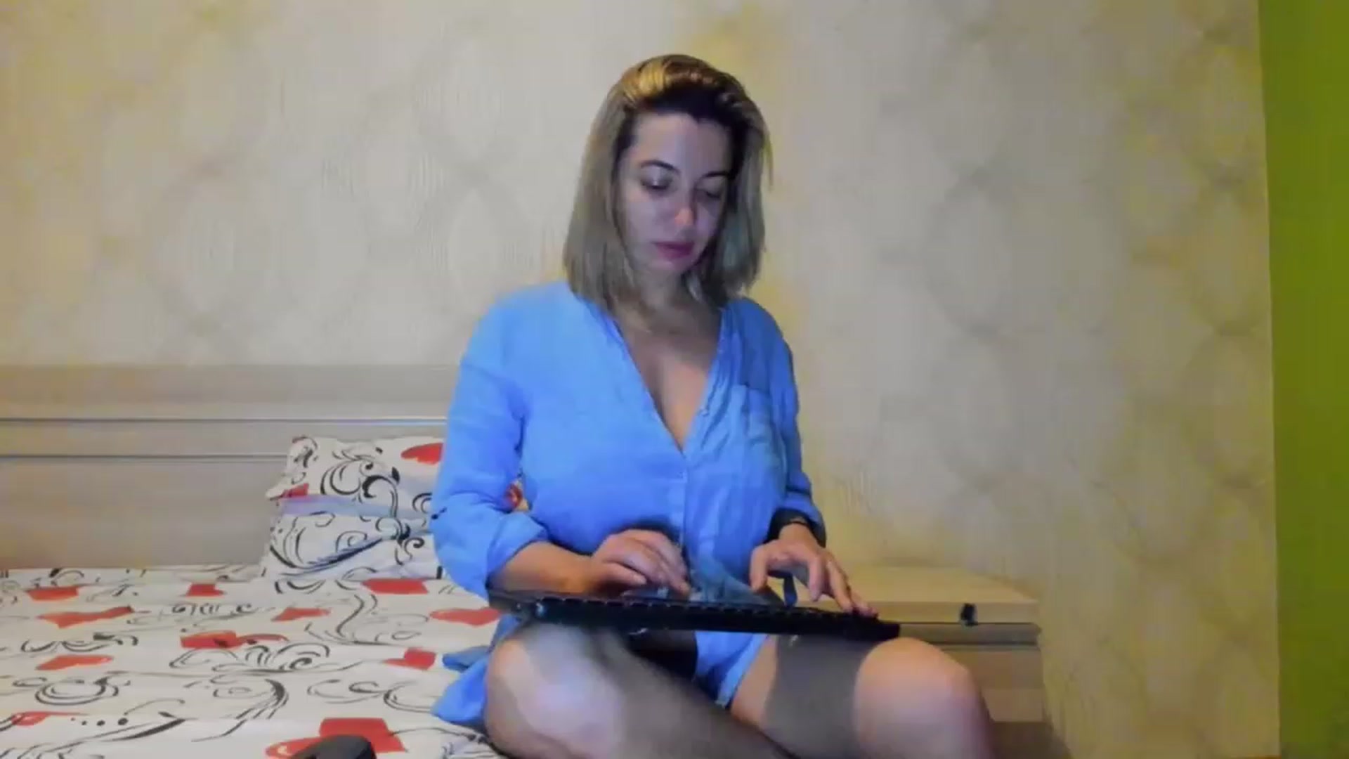 Gallery image thumbnail from A_Butterfly_1's myfreecams stream on, 04/15/2023, 19:38 image 14 of 20