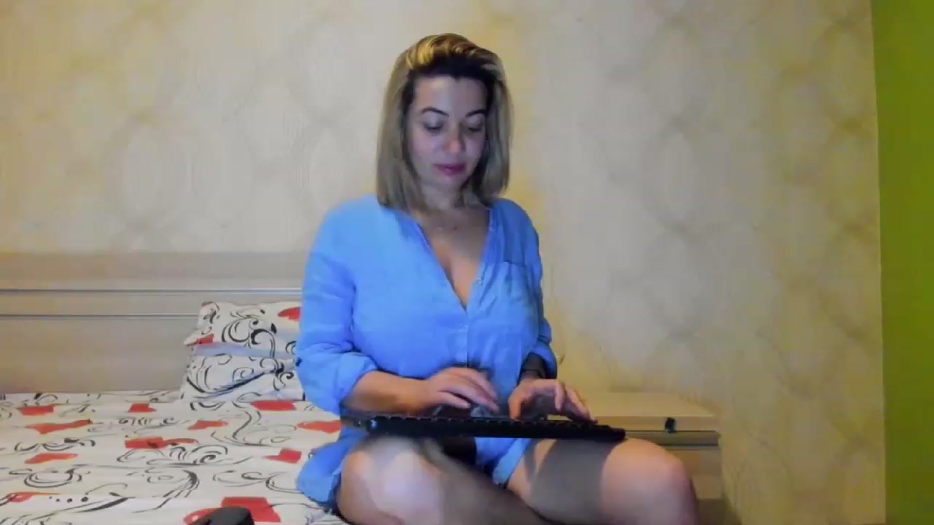 Gallery image thumbnail from A_Butterfly_1's myfreecams stream on, 04/15/2023, 19:38 image 4 of 20