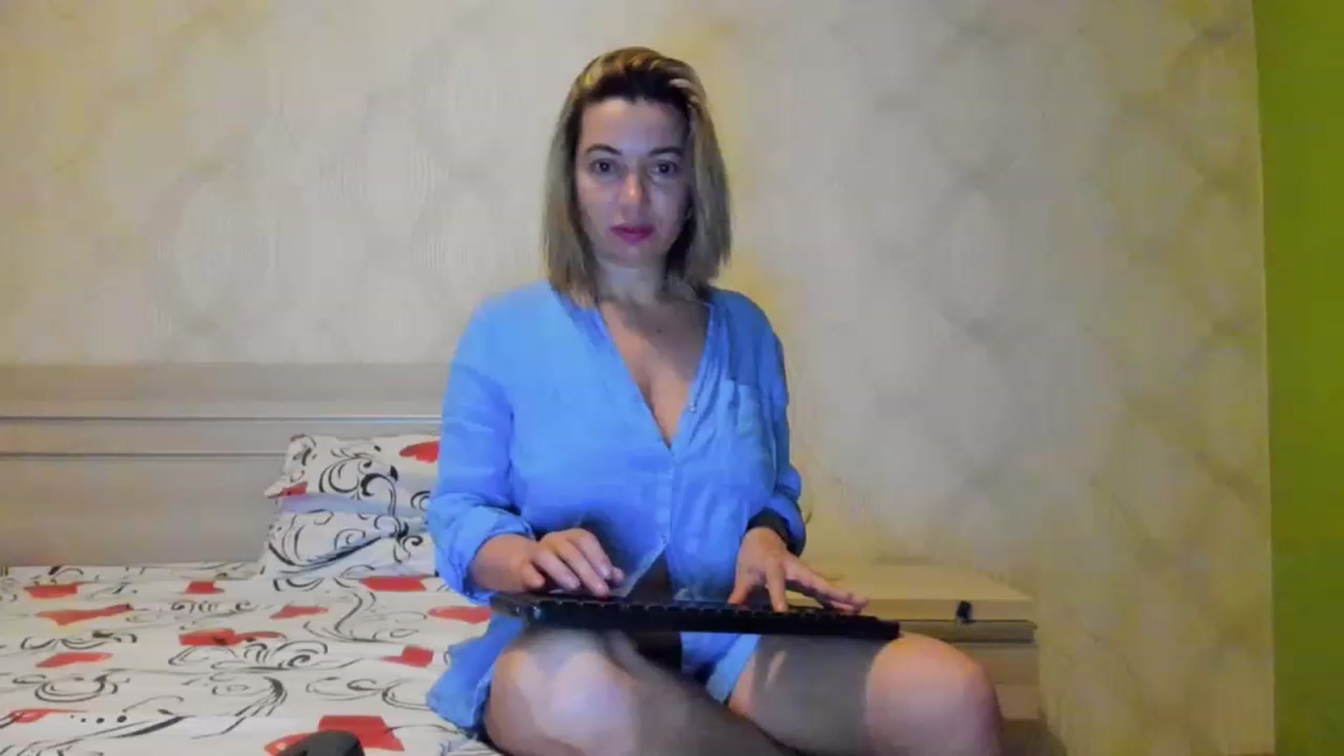 Gallery image thumbnail from A_Butterfly_1's myfreecams stream on, 04/15/2023, 19:38 image 5 of 20