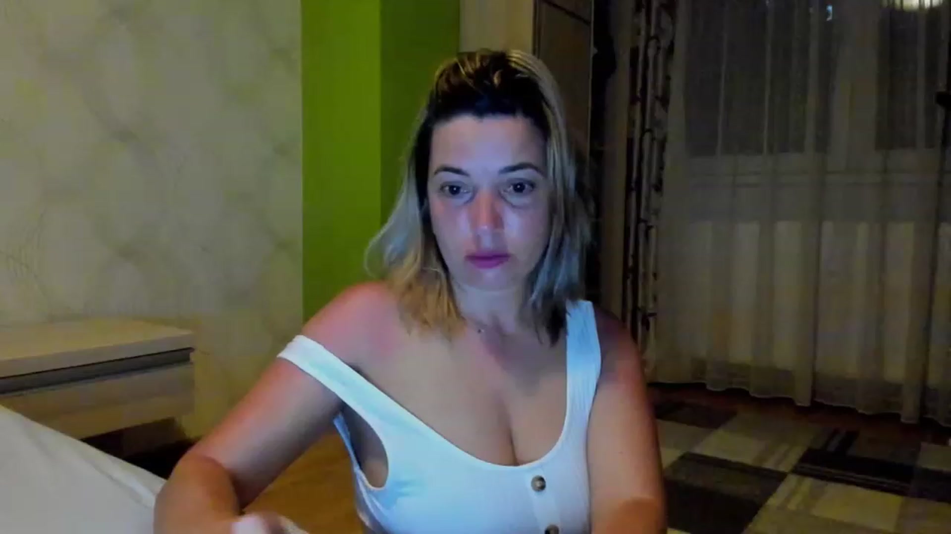 Gallery image thumbnail from A_Butterfly_1's myfreecams stream on, 06/02/2023, 19:49 image 3 of 20